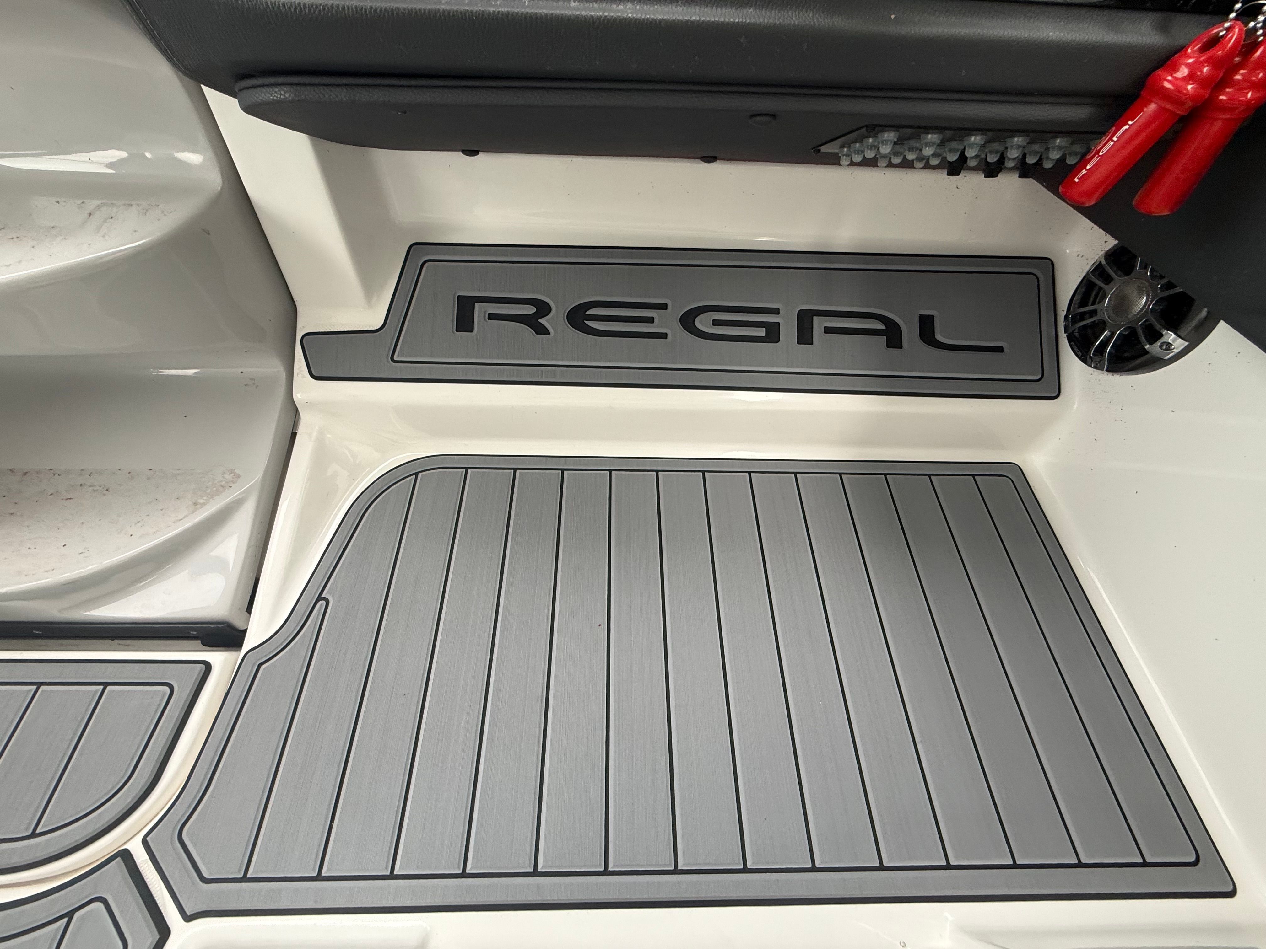 2023 REGAL 33 EXPRESS - Image 53
