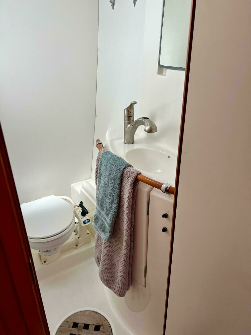 2002 Lagoon 410 - Image 10