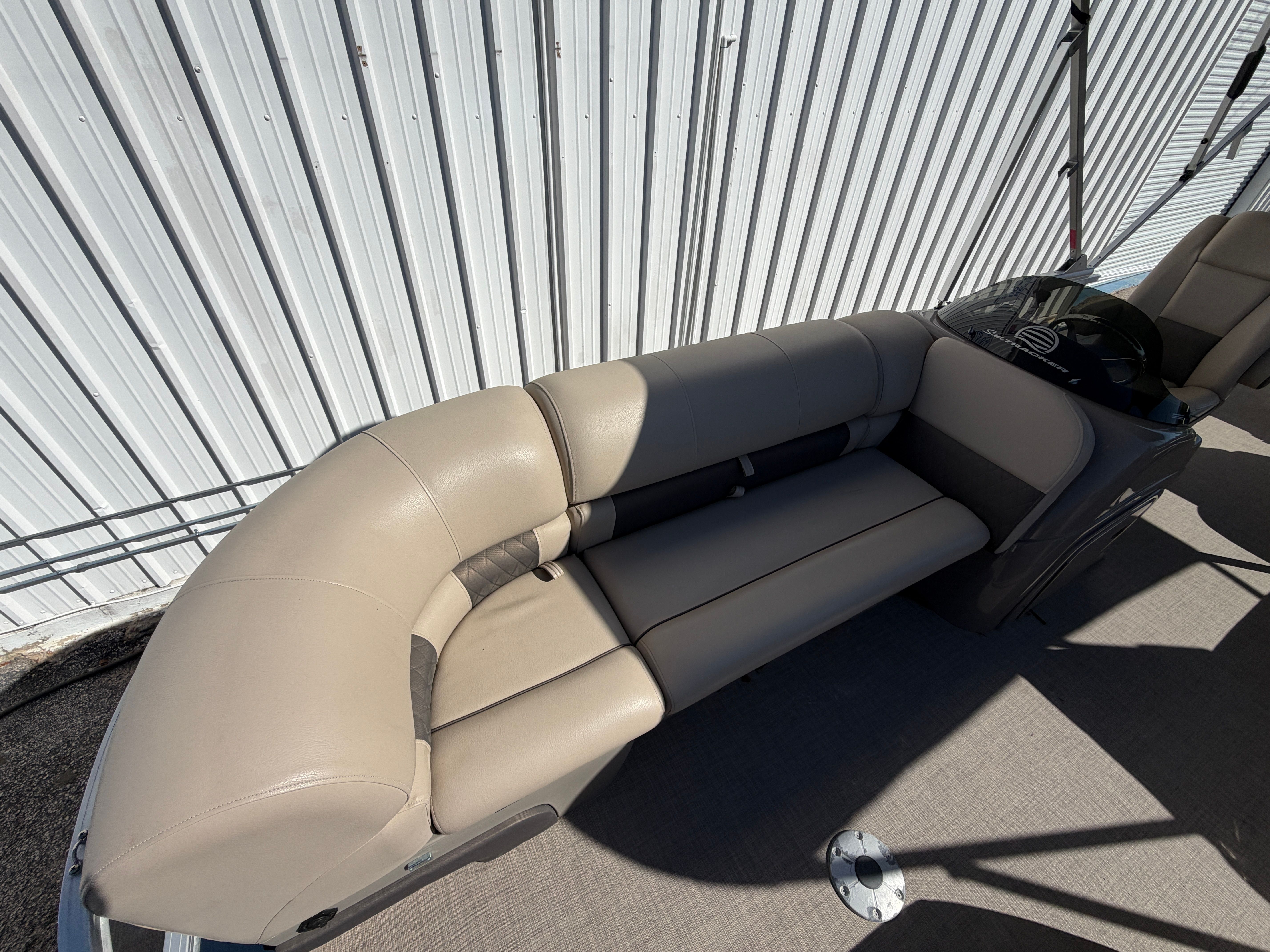 2022 SUN TRACKER SPORTFISH 22 DLX - Image 7