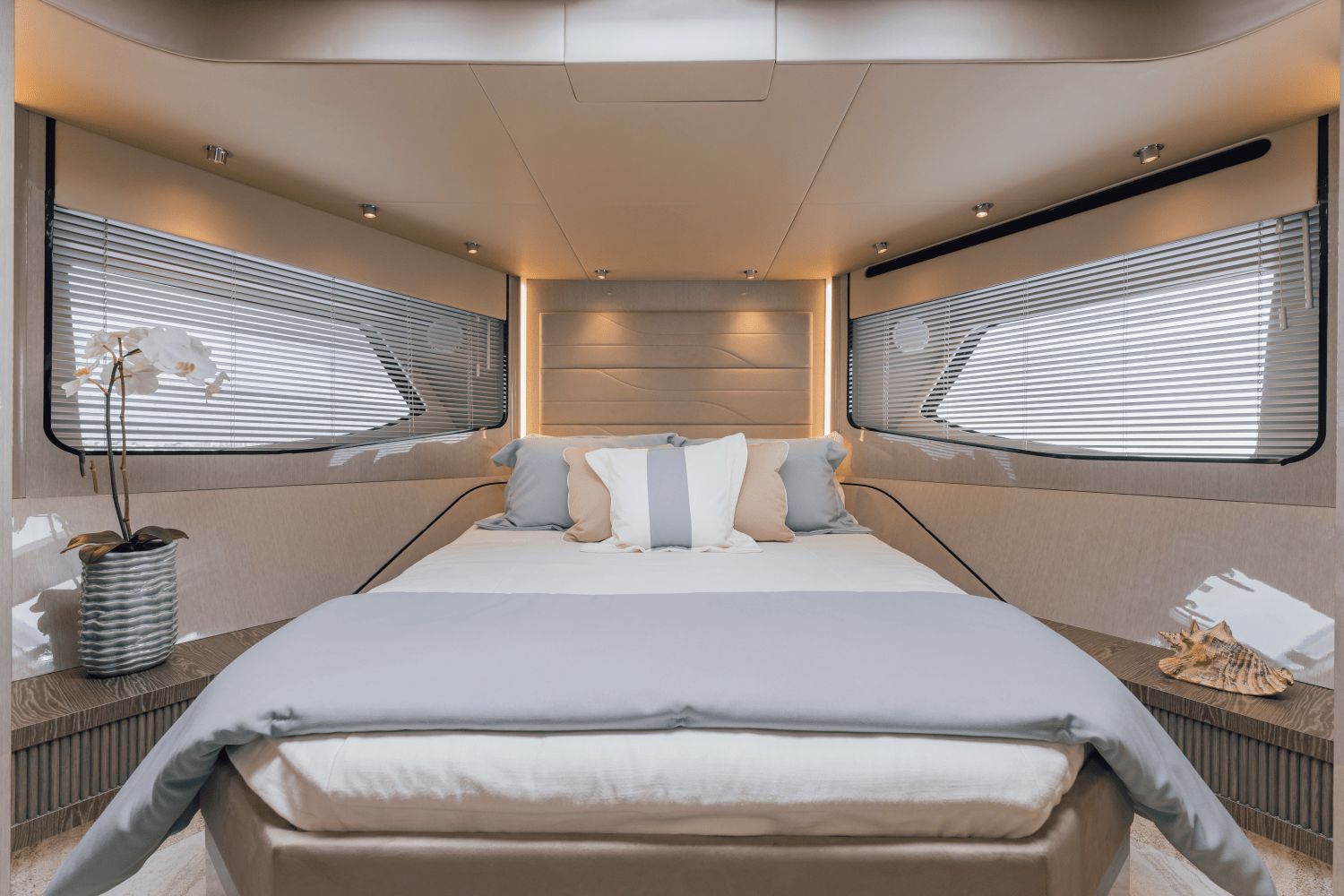 2027 Cruisers Yachts 57 Fly - 96