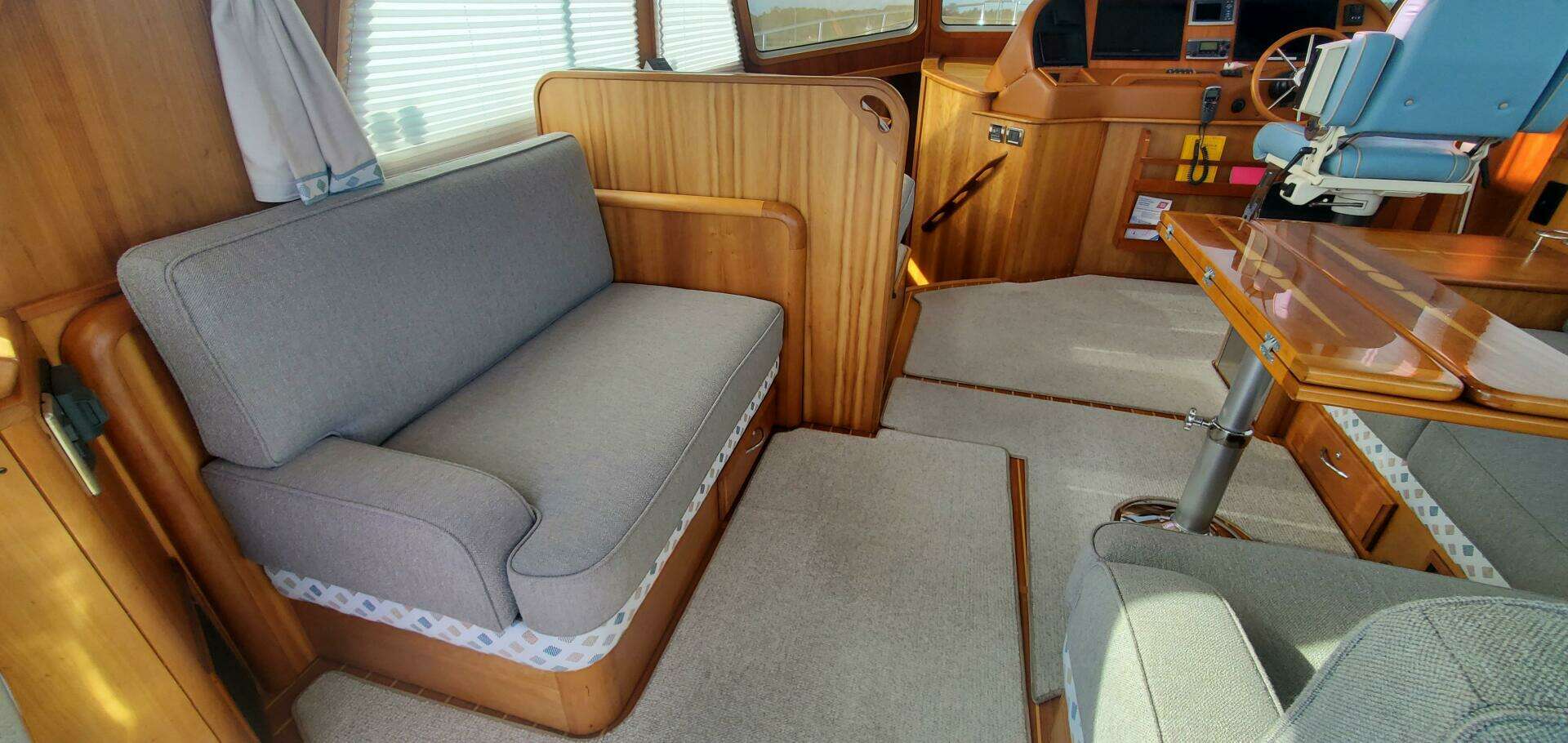 2012 Sabre 48 Salon Express - Image 20