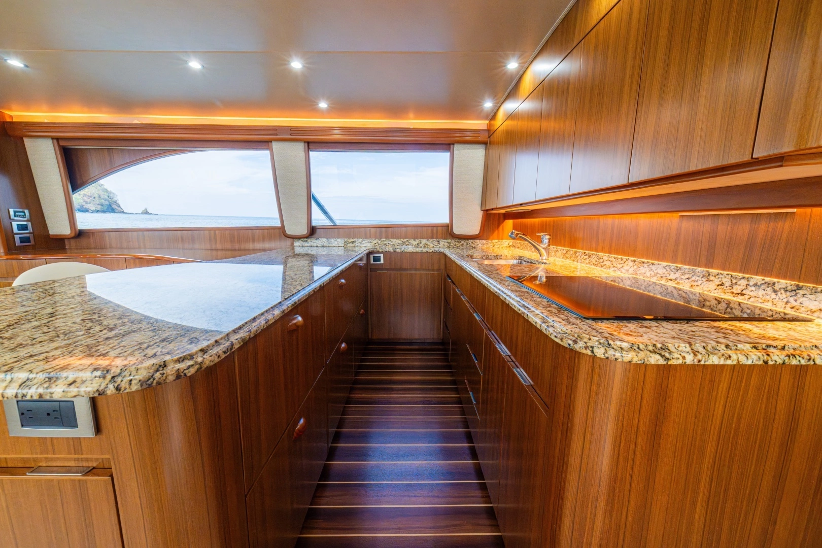 2012 Viking 60 Convertible - Image 33