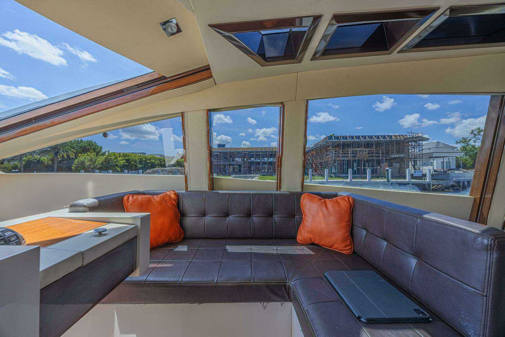 2010 Lazzara Yachts LSX 92 - Image 38