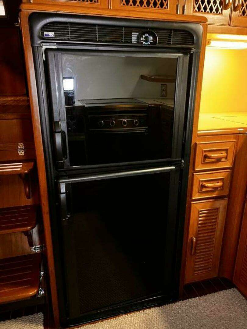 1989 Hi-Star 48 Sundeck - Image 35