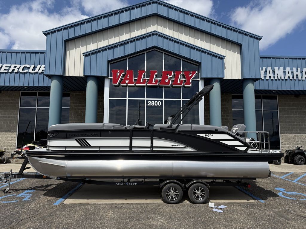 2026 Bennington 24 M Sport Lounge
