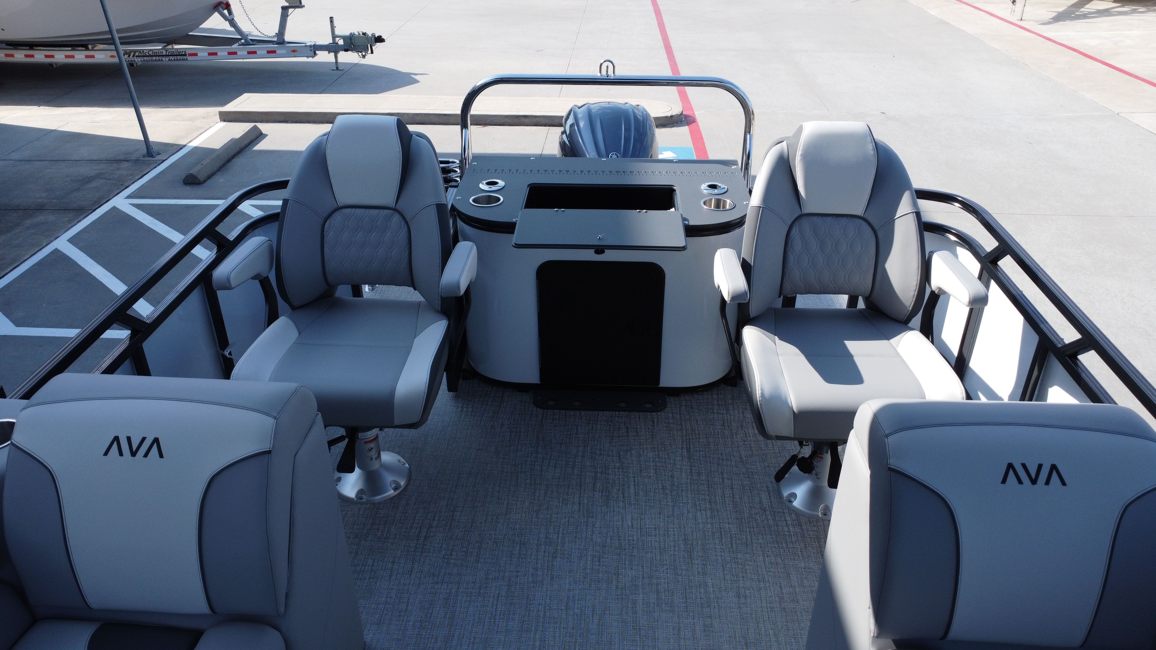 2025 Avalon Venture 85 Center Console Fish - 23' - 23