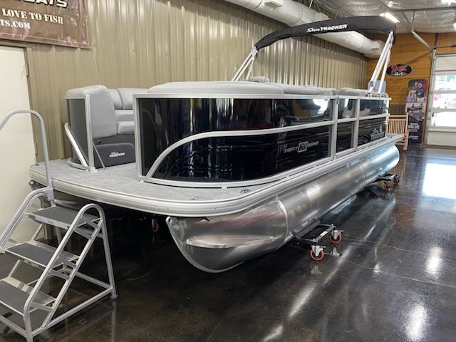 2026 Sun Tracker Party Barge 20 DLX - 10