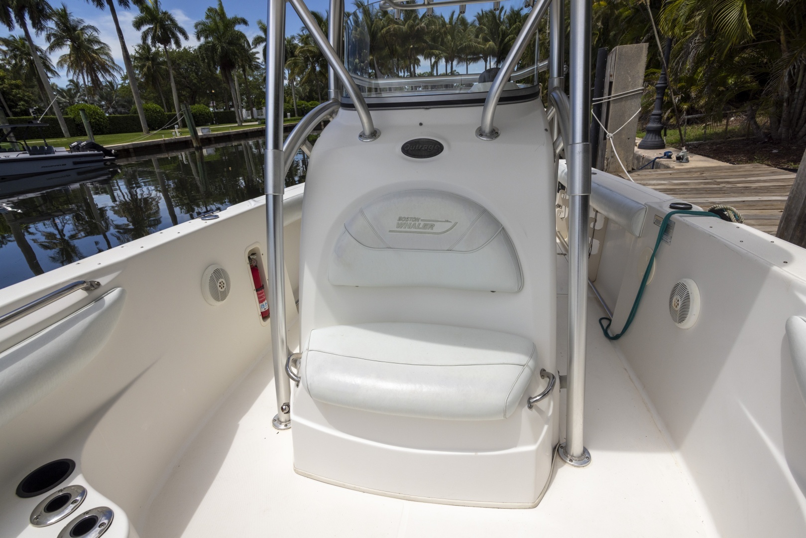 2007 Boston Whaler 270 OUTRAGE - Image 3