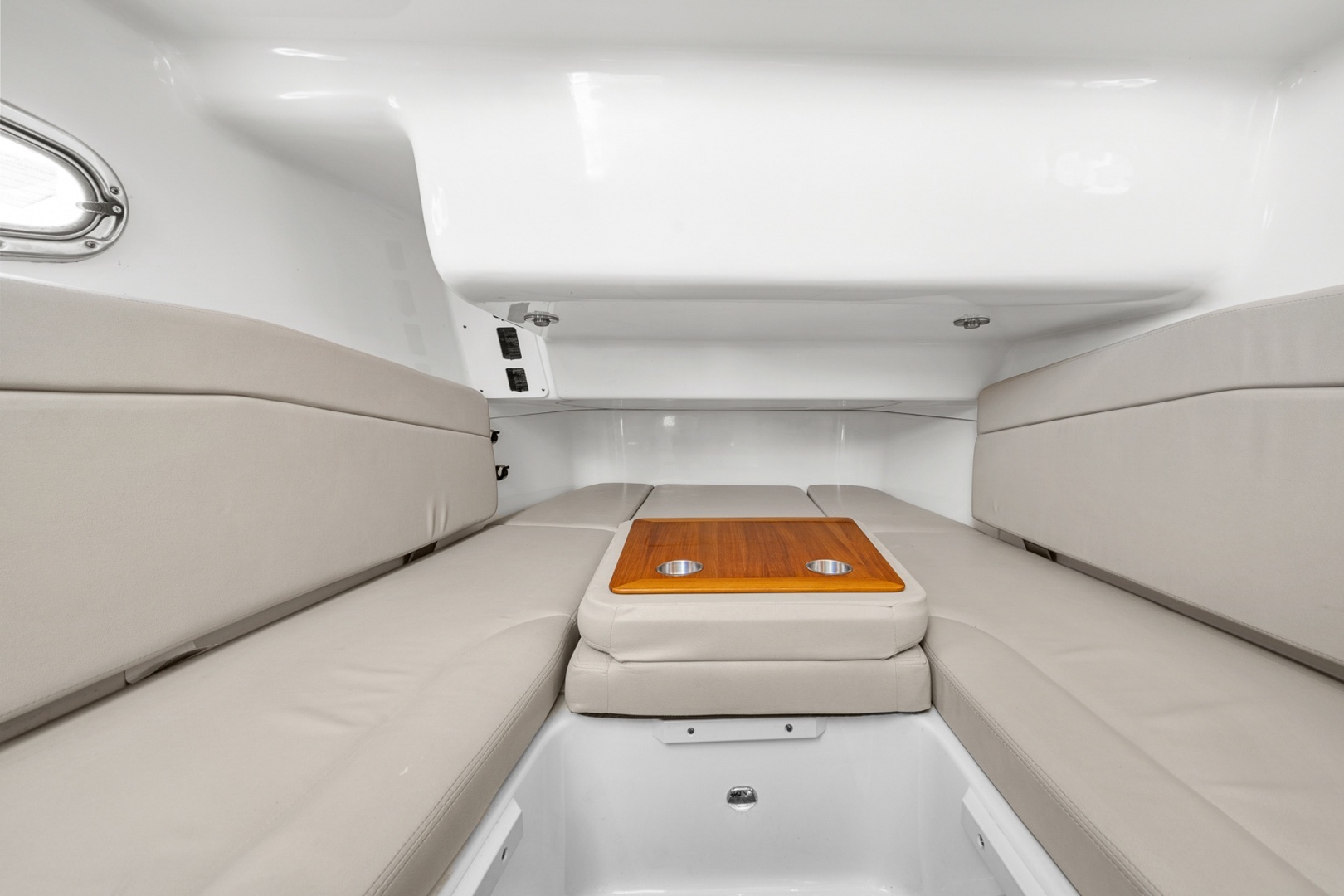 2018 Boston Whaler 380 Outrage - Image 20