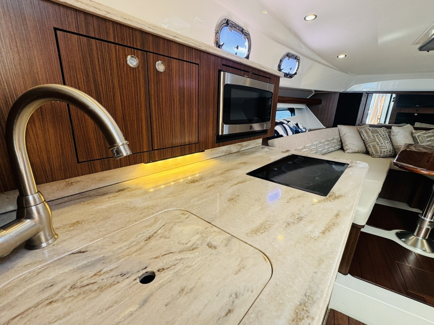 2021 Pursuit OS 355 - Image 39