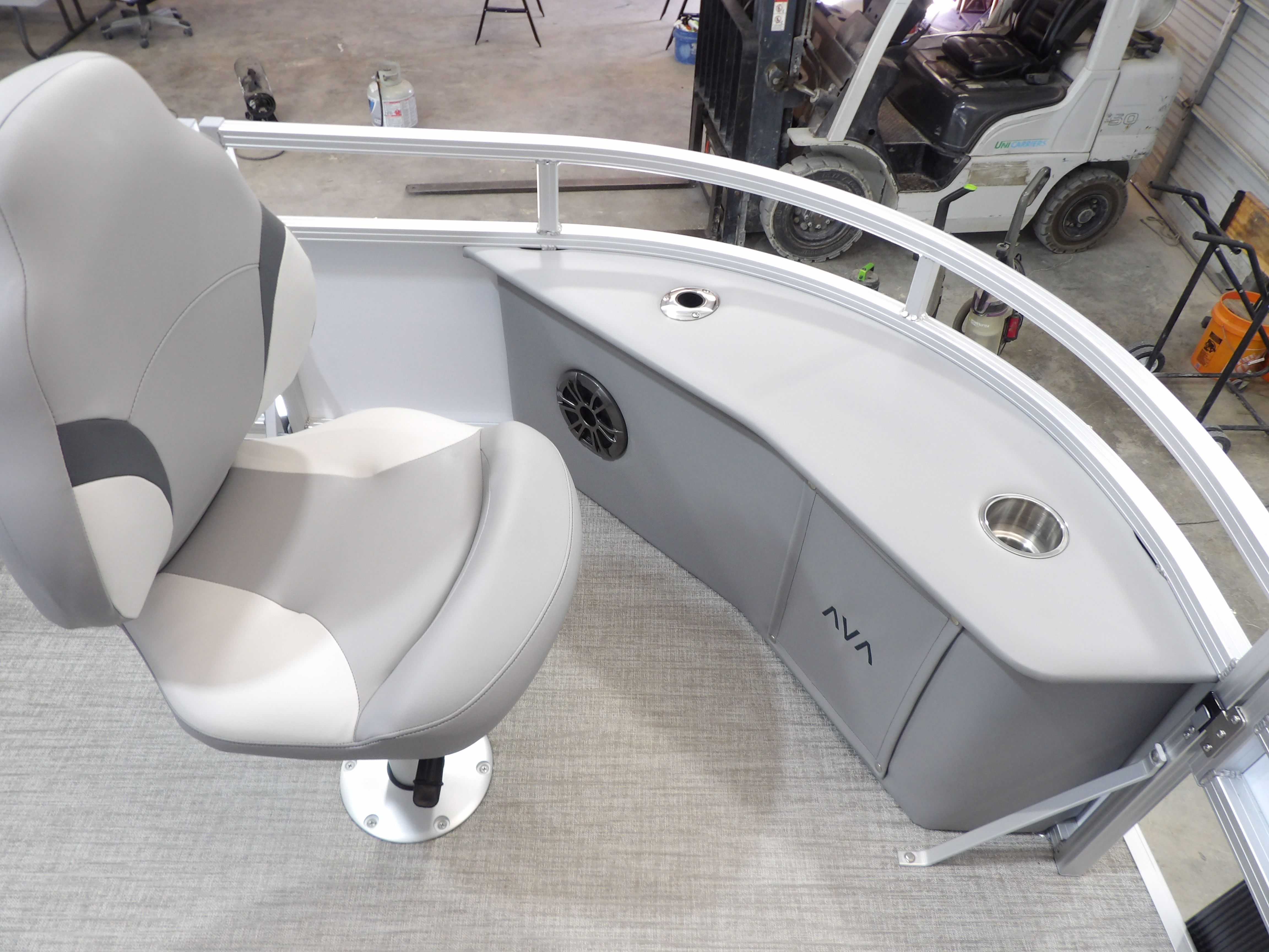 2026 Avalon Venture 85 Rear Fish - 21' - 5