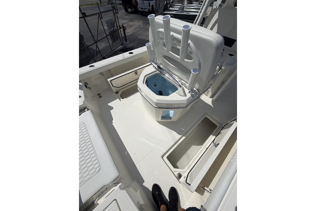 2026 Pathfinder 2800 Hybrid boat interior with open storage compartments and seating.