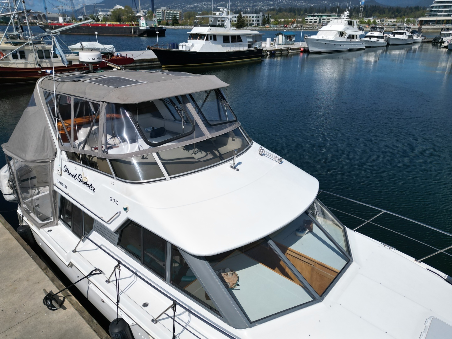 1996 Carver 370 Voyager - Image 4