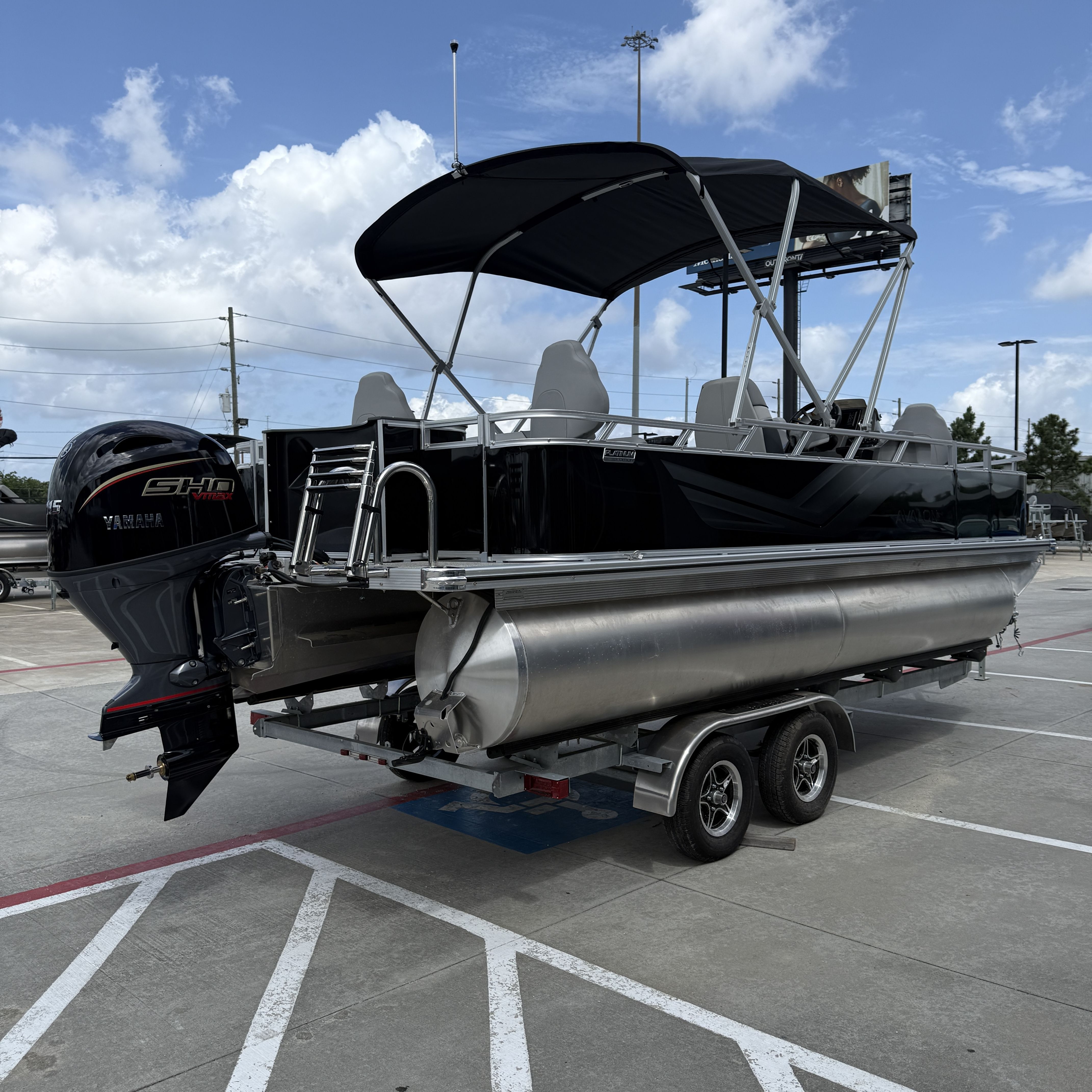 2026 Avalon Venture 85 Rear Fish - 21' - 7