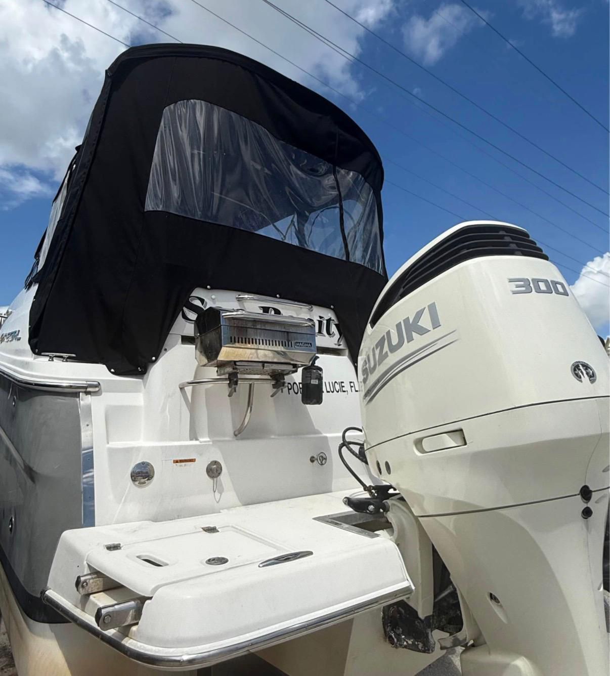 The image shows a 2008 Regal 2565 Window Express boat with a Suzuki 300 engine.