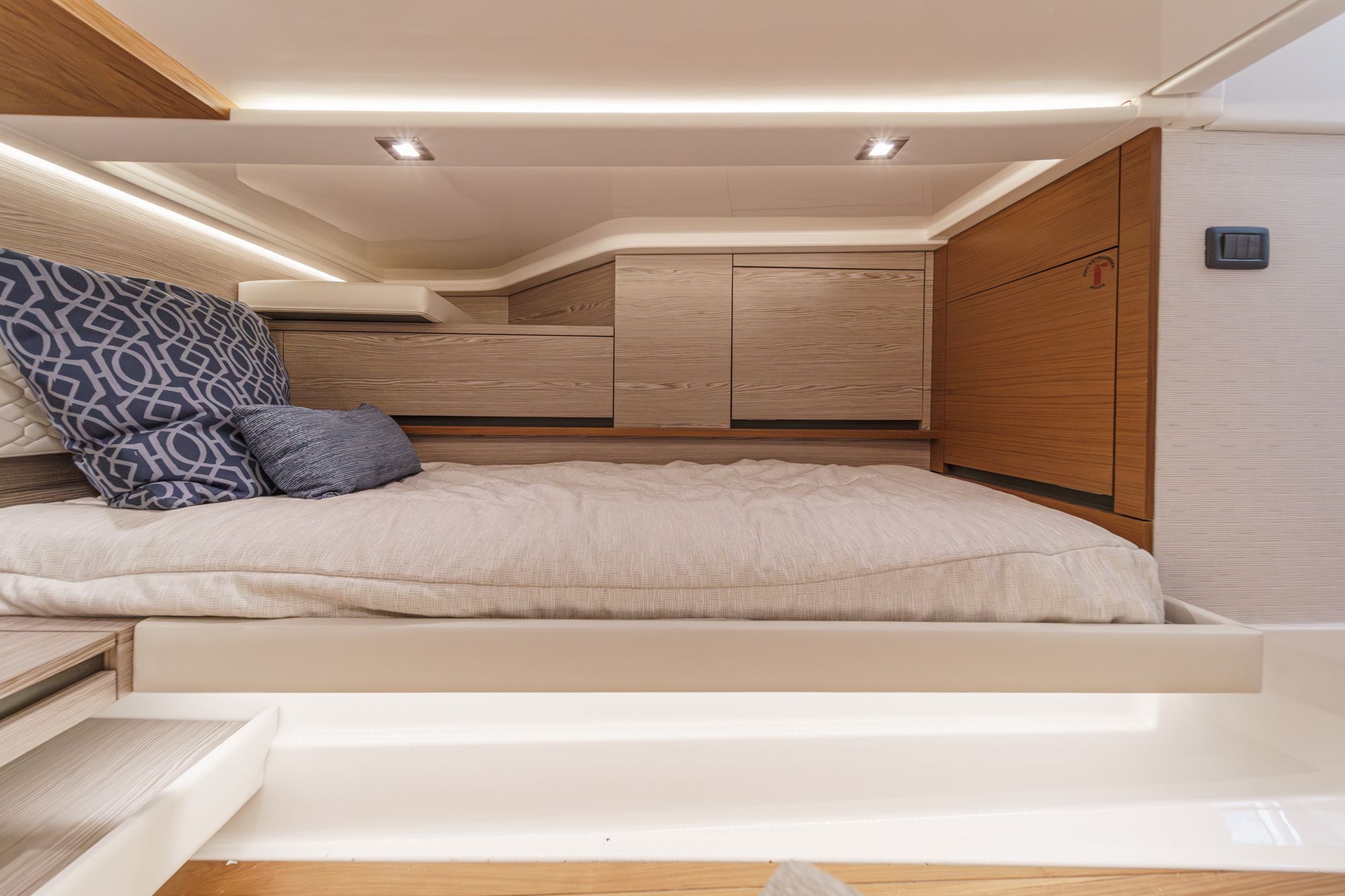 2023 Tiara Yachts 48 LS - 57