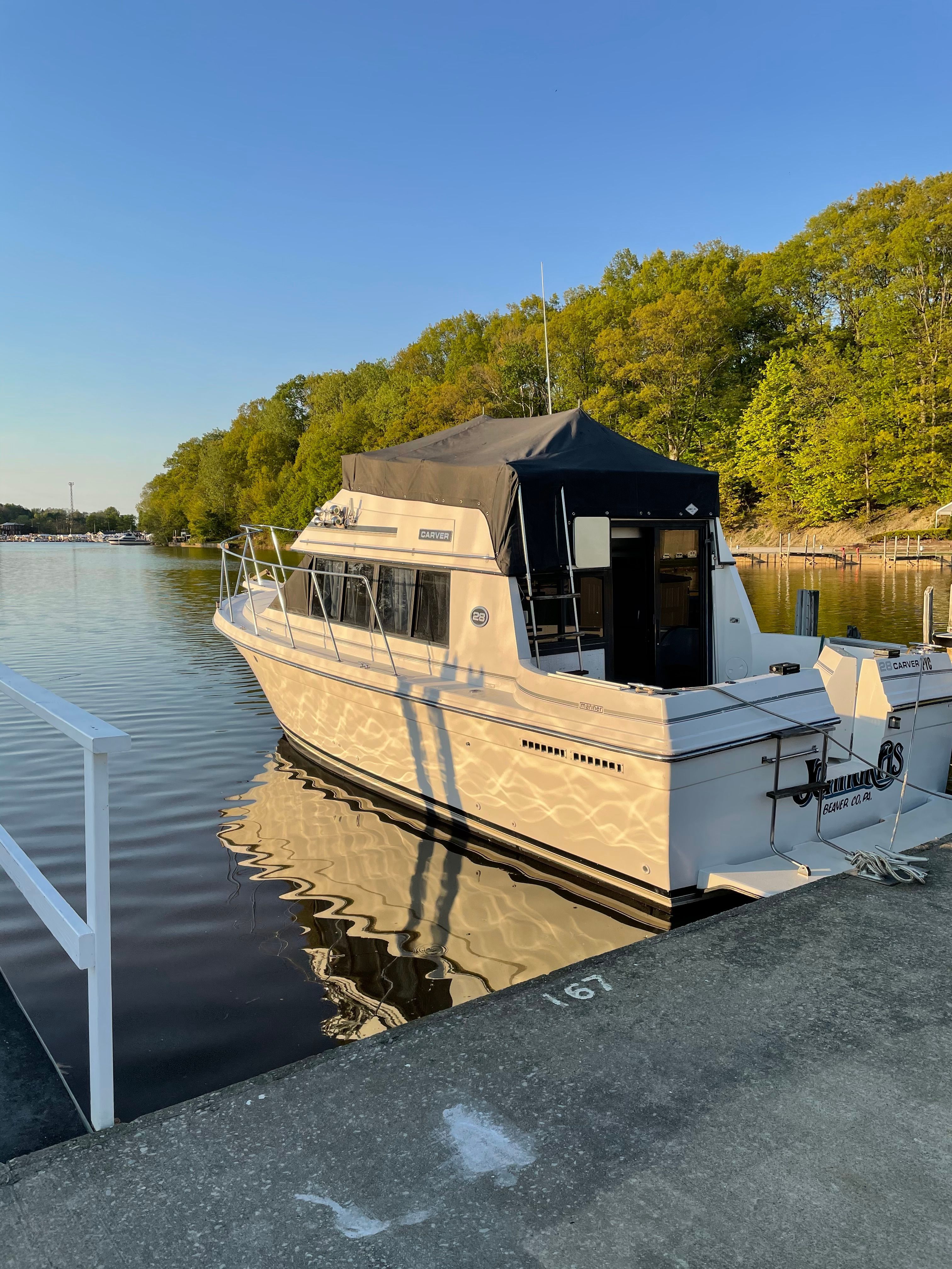 1990 Carver 28 Mariner / Voyager