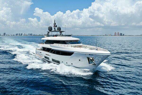 2024 Custom Line Navetta 33