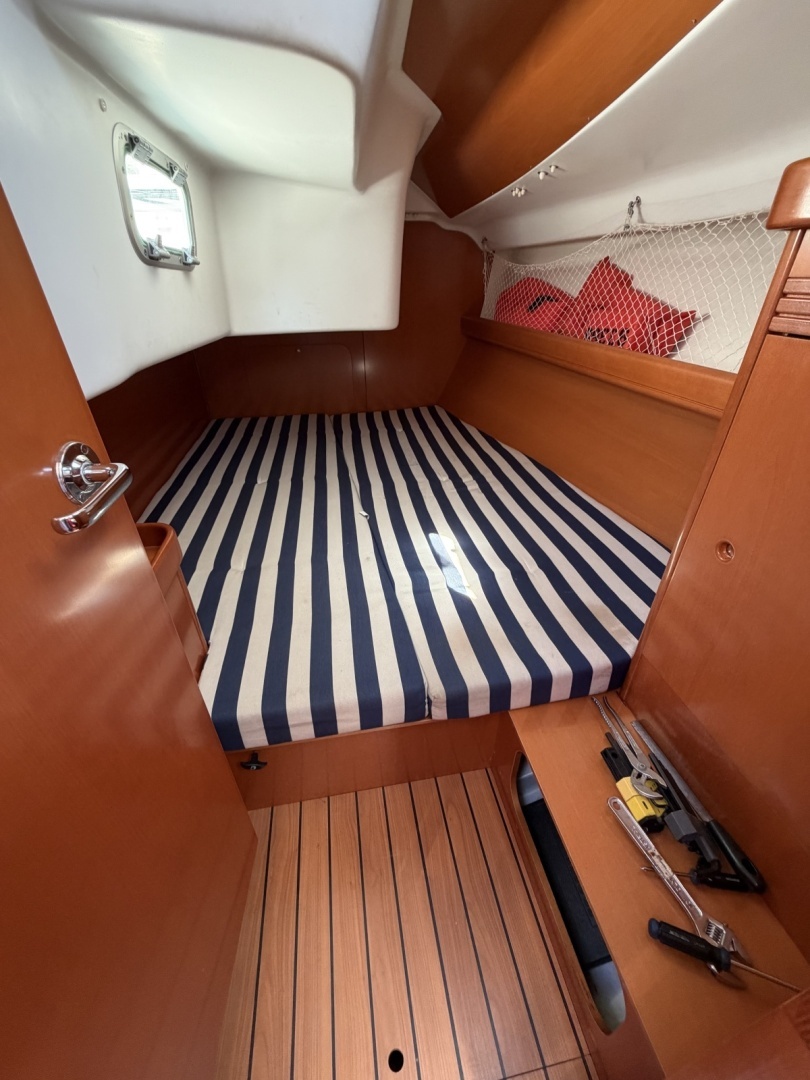 2004 Beneteau 40.7 - Image 17