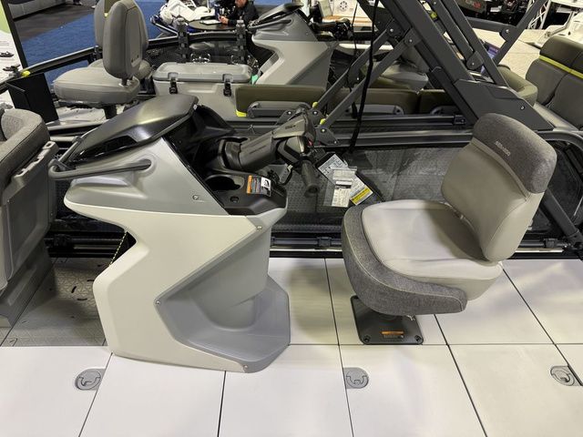 2026 Sea-Doo Switch Cruise™ 21 - 300 Hp - Tech Painted - 10