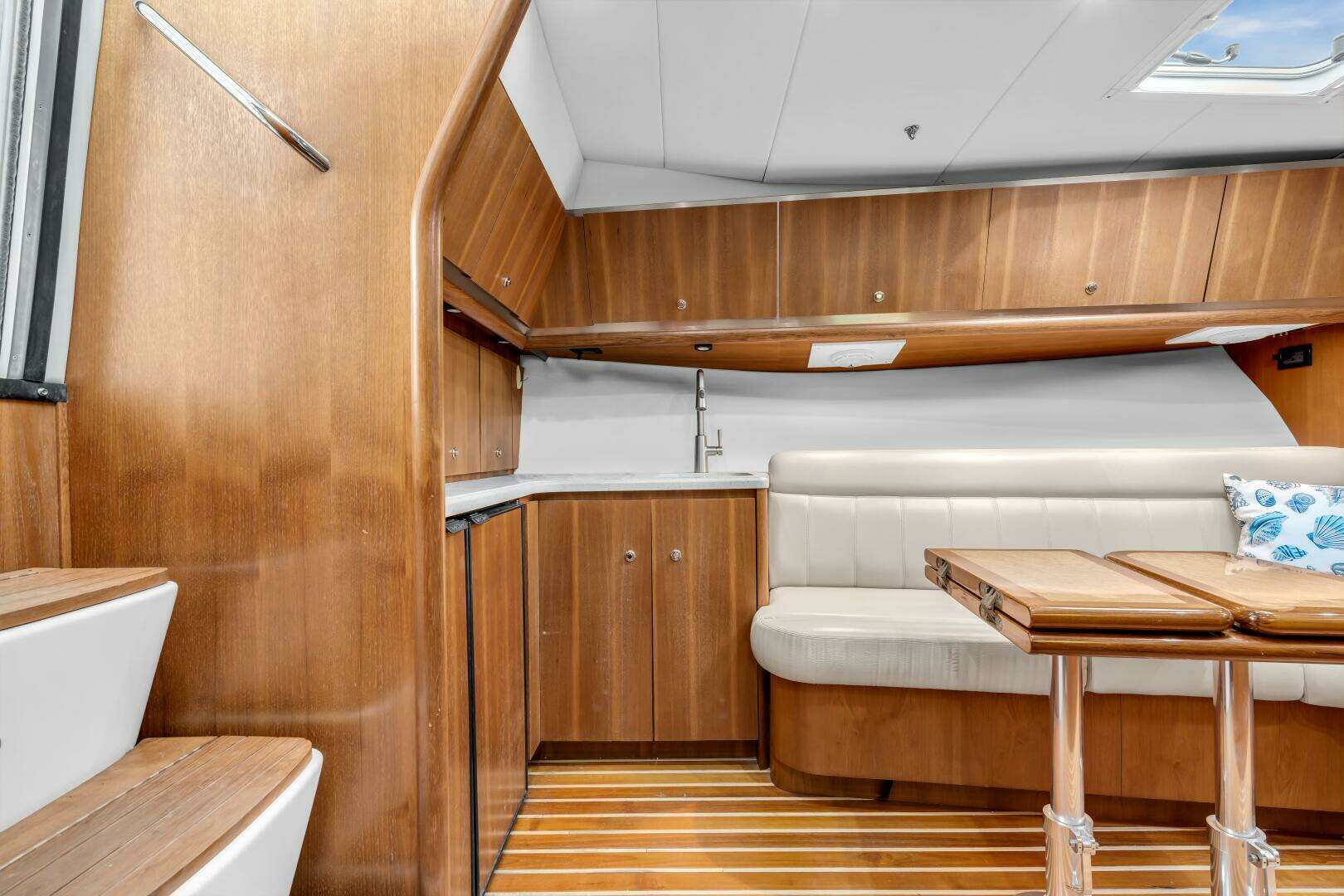 2006 Tiara Yachts 4200 Open - Image 31