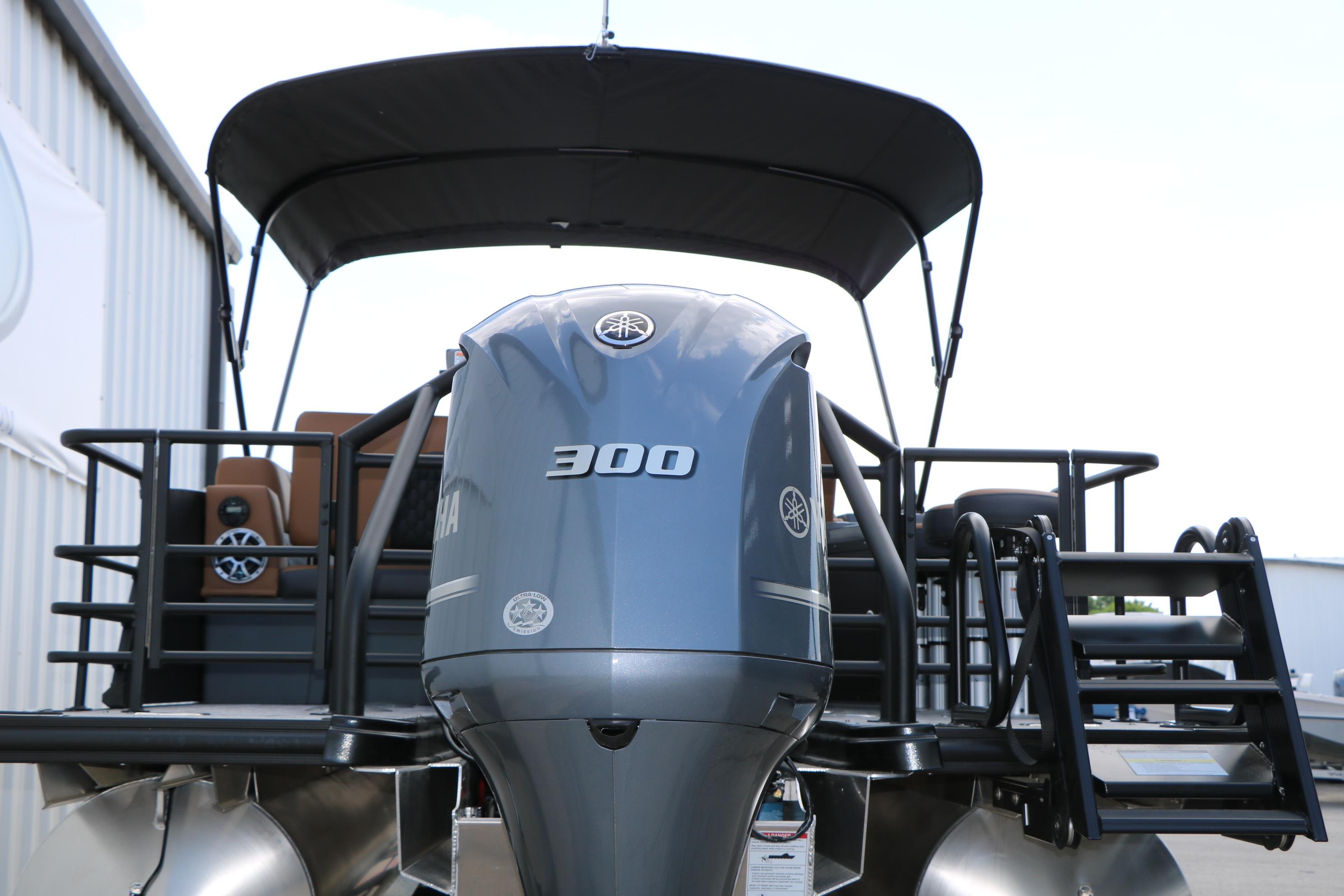 2026 Sylvan L3 DLZ Bar Platinum Edition Tri-Toon with Yamaha 300 engine.