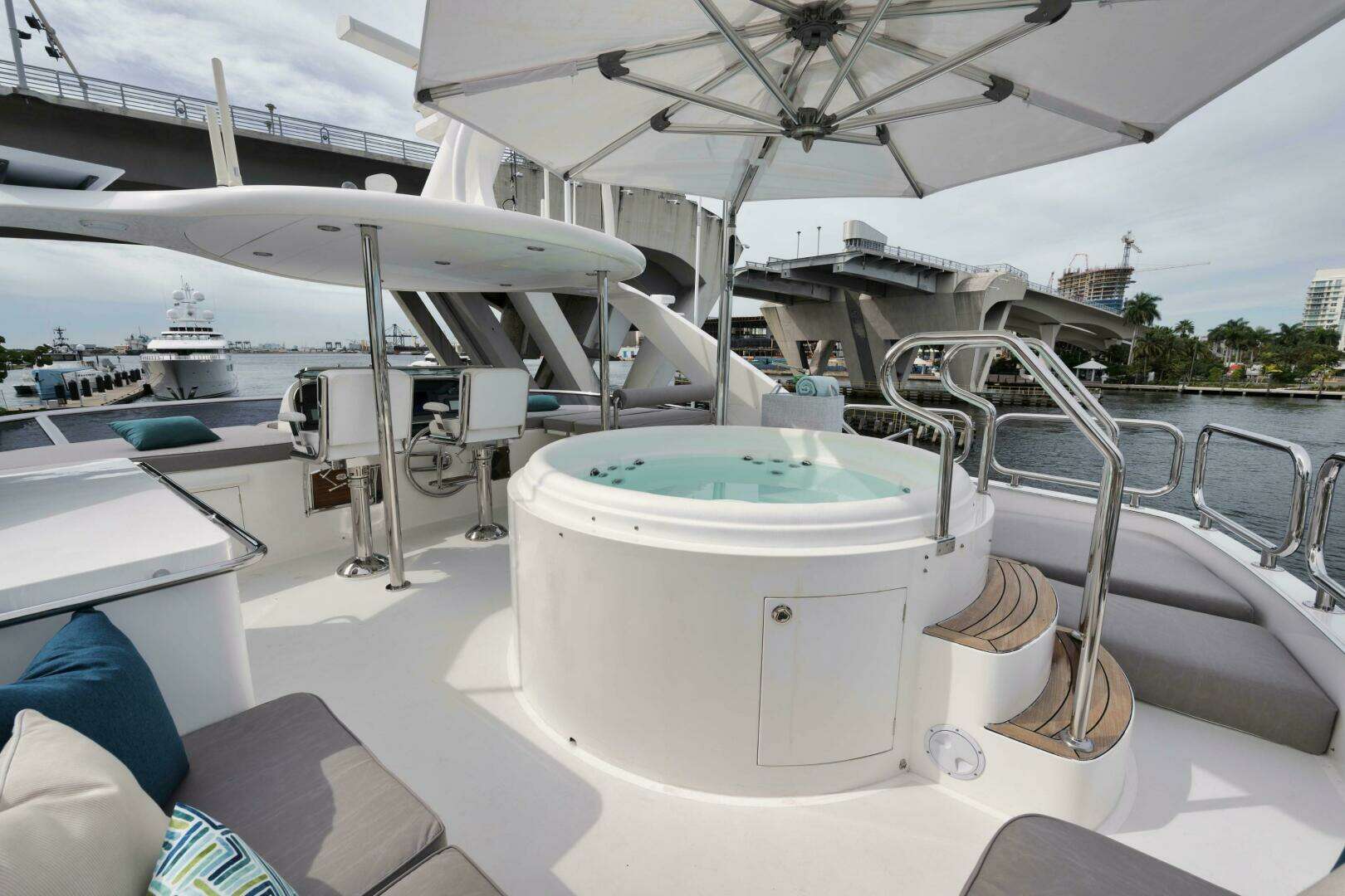 2012 Horizon P110 Tri-Deck - Image 35