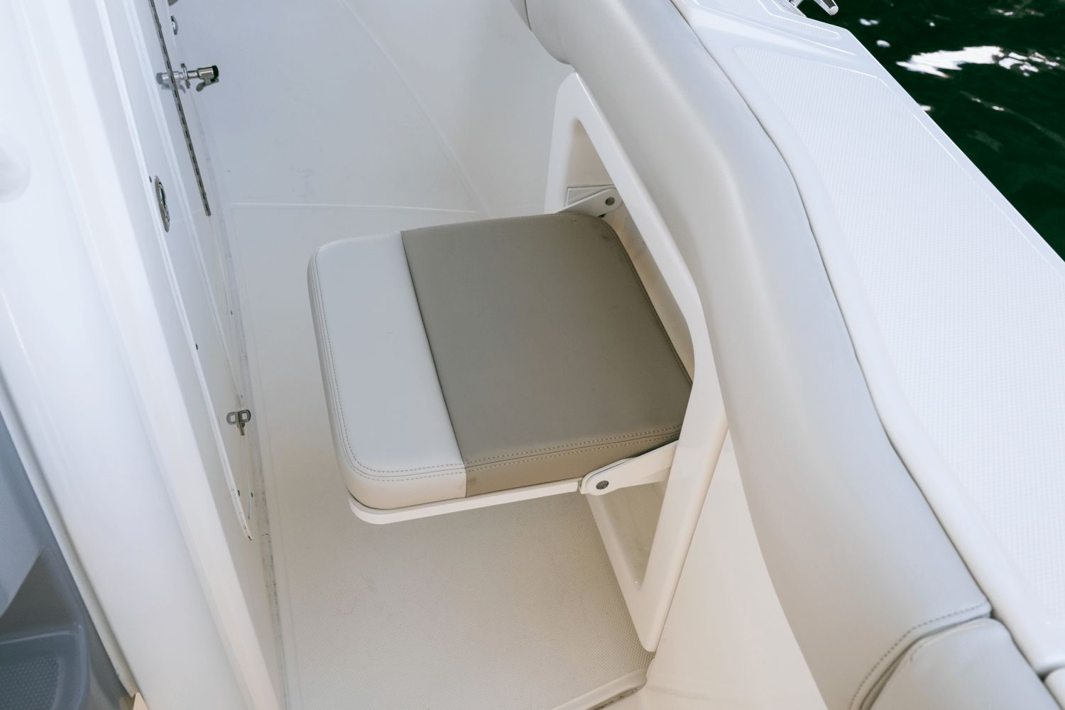 2026 Boston Whaler 280 Outrage - 130