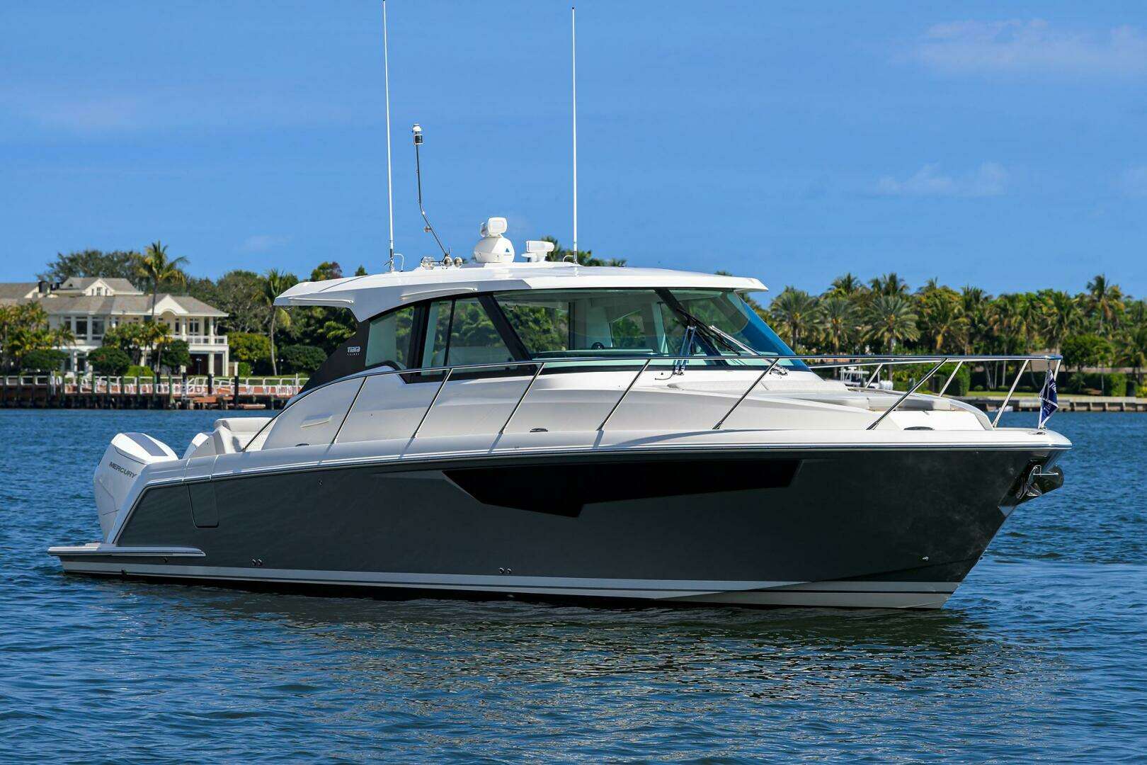 2022 Tiara Yachts 43 LE - Image 58