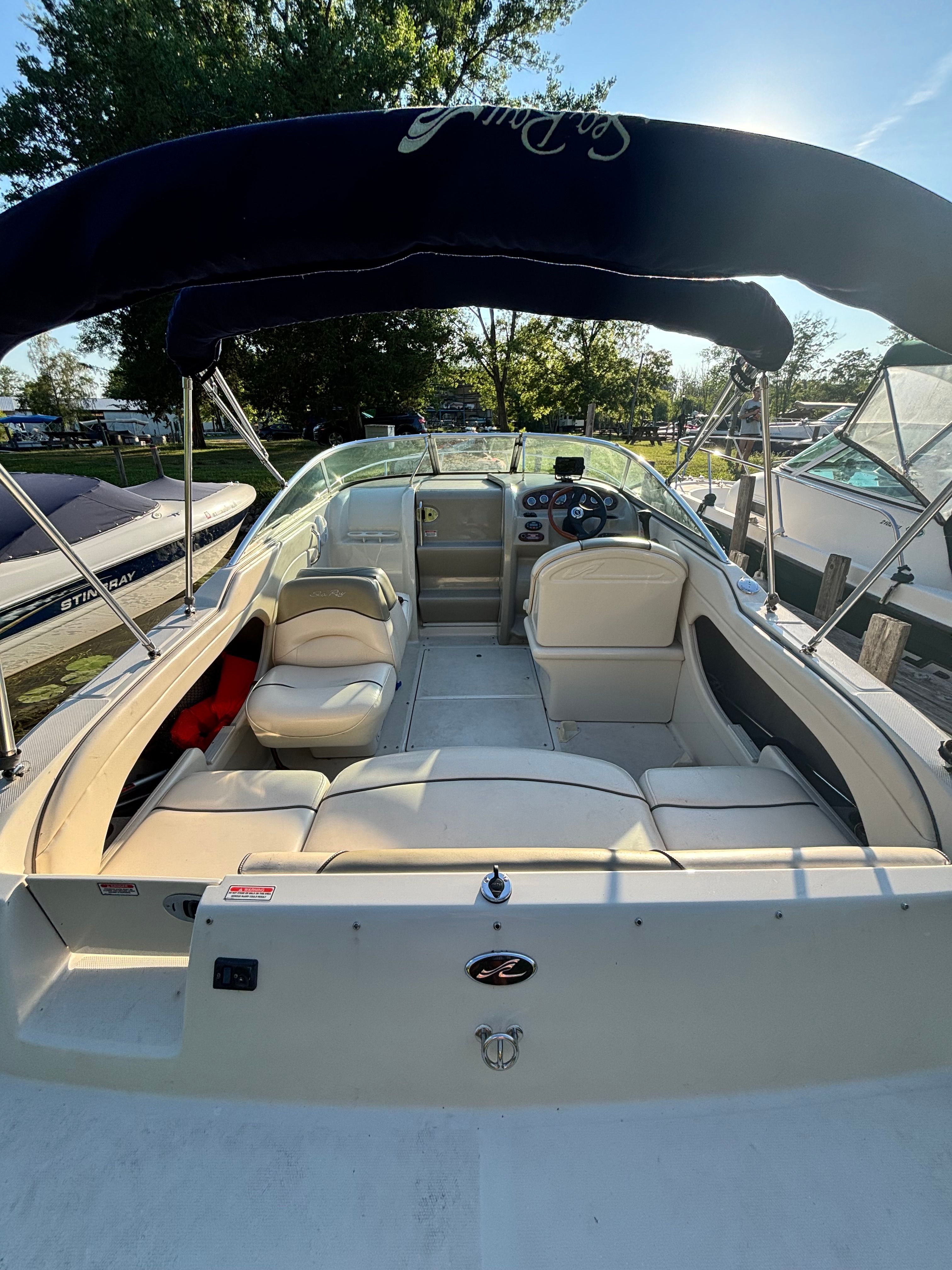 2005 Sea Ray 225 Weekender - 2