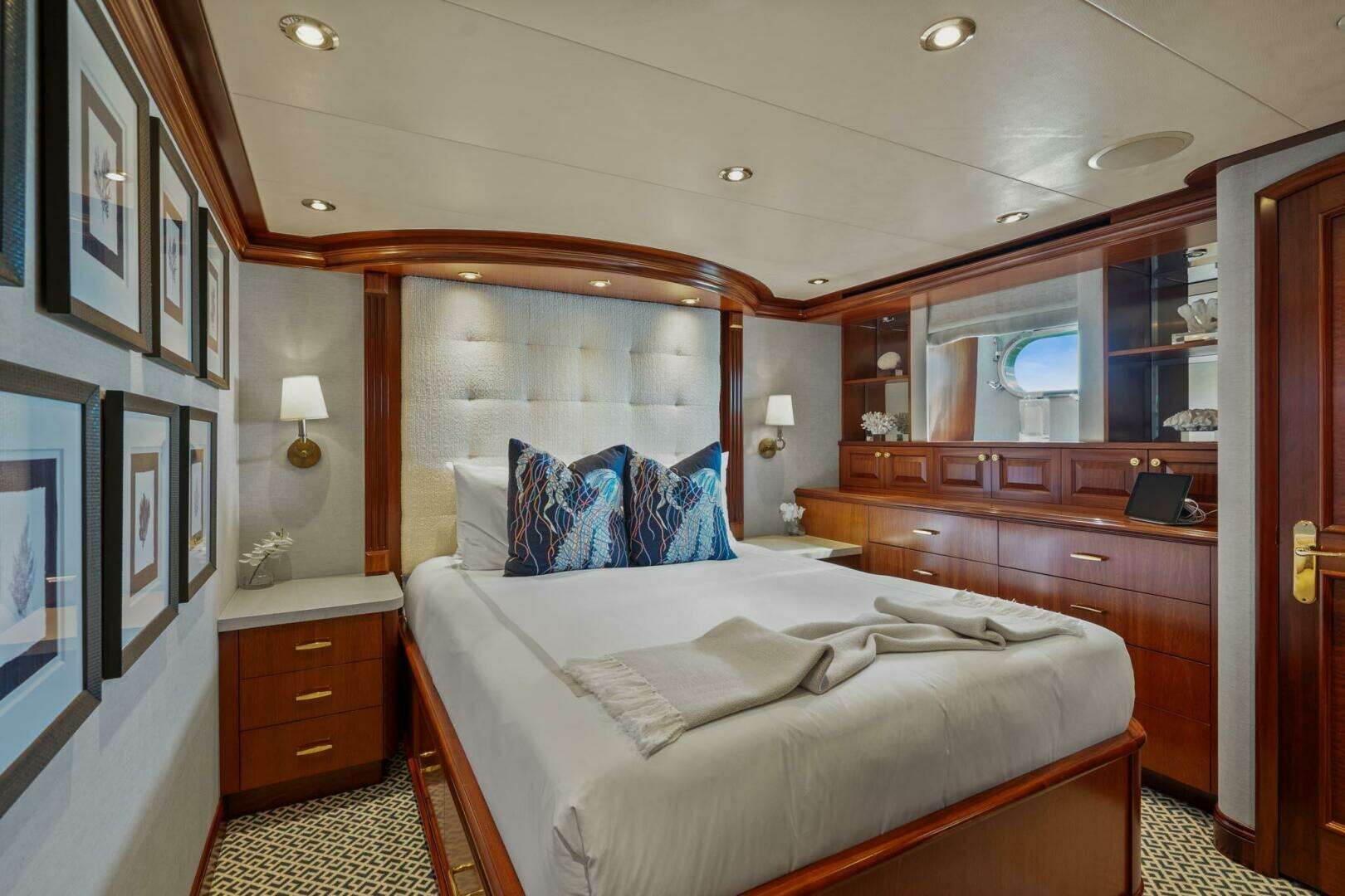 2004 Crescent Raised Pilothouse - Image 26