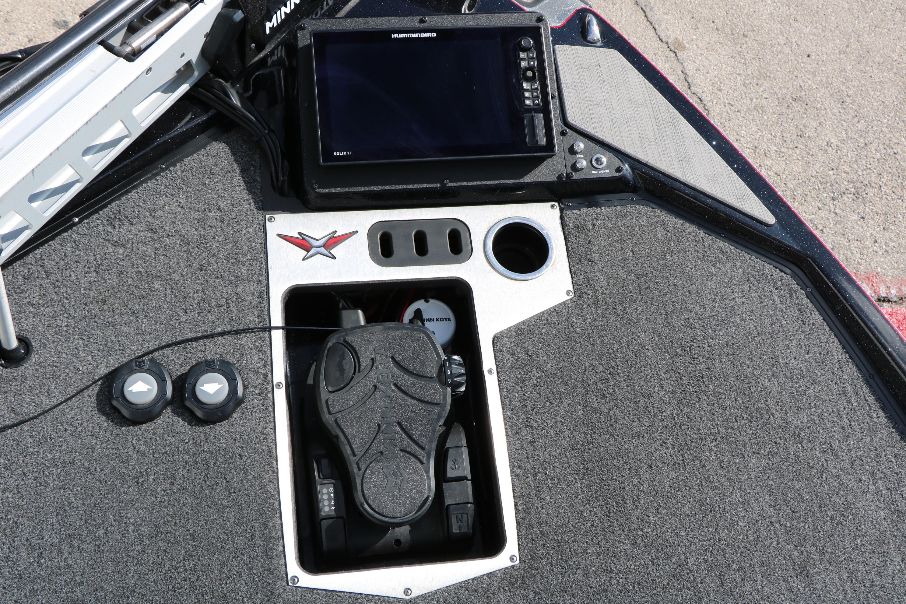 2022 Vexus VX21 boat dashboard with Humminbird electronics and Minn Kota foot pedal.