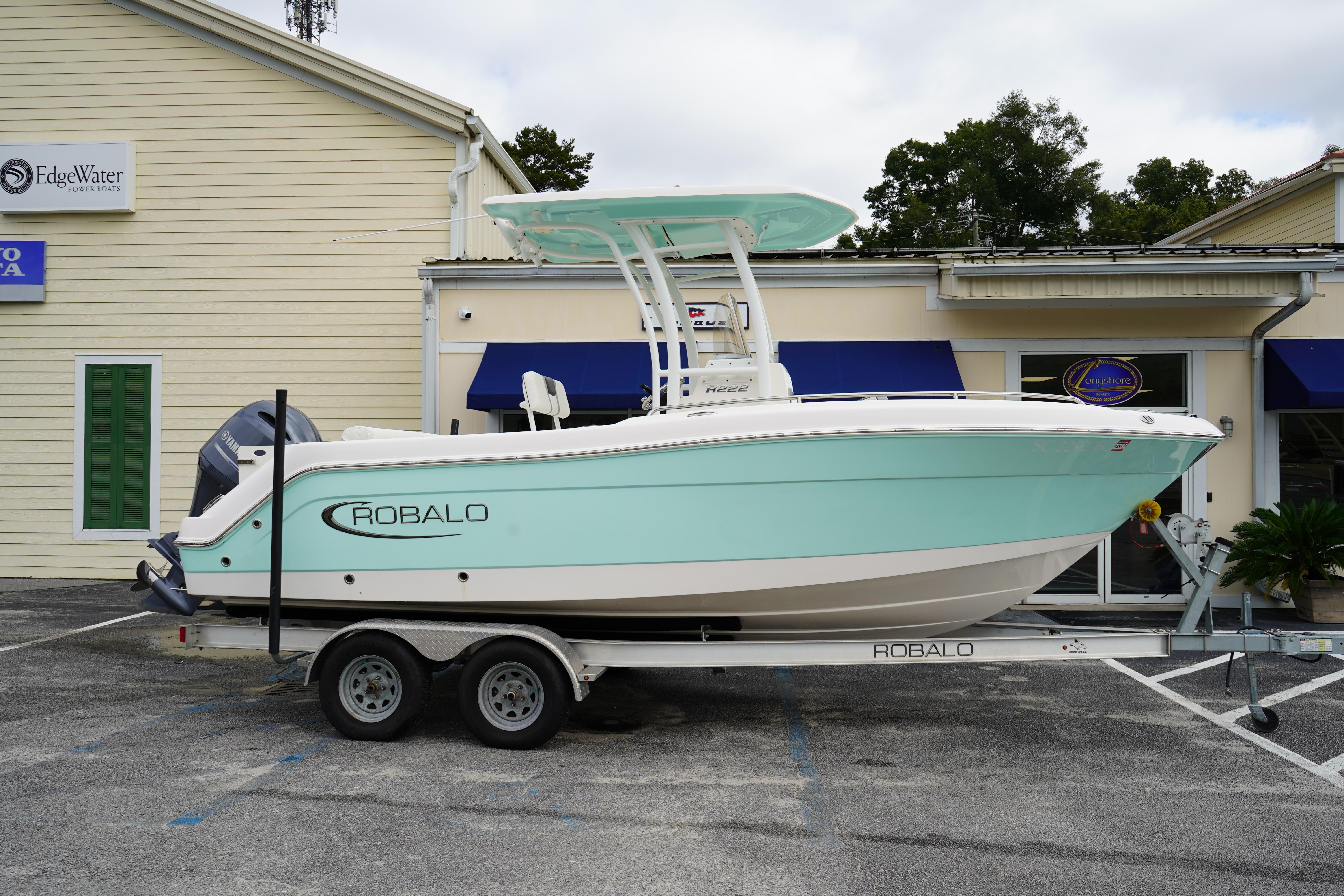 2023 Robalo R222 Center Console