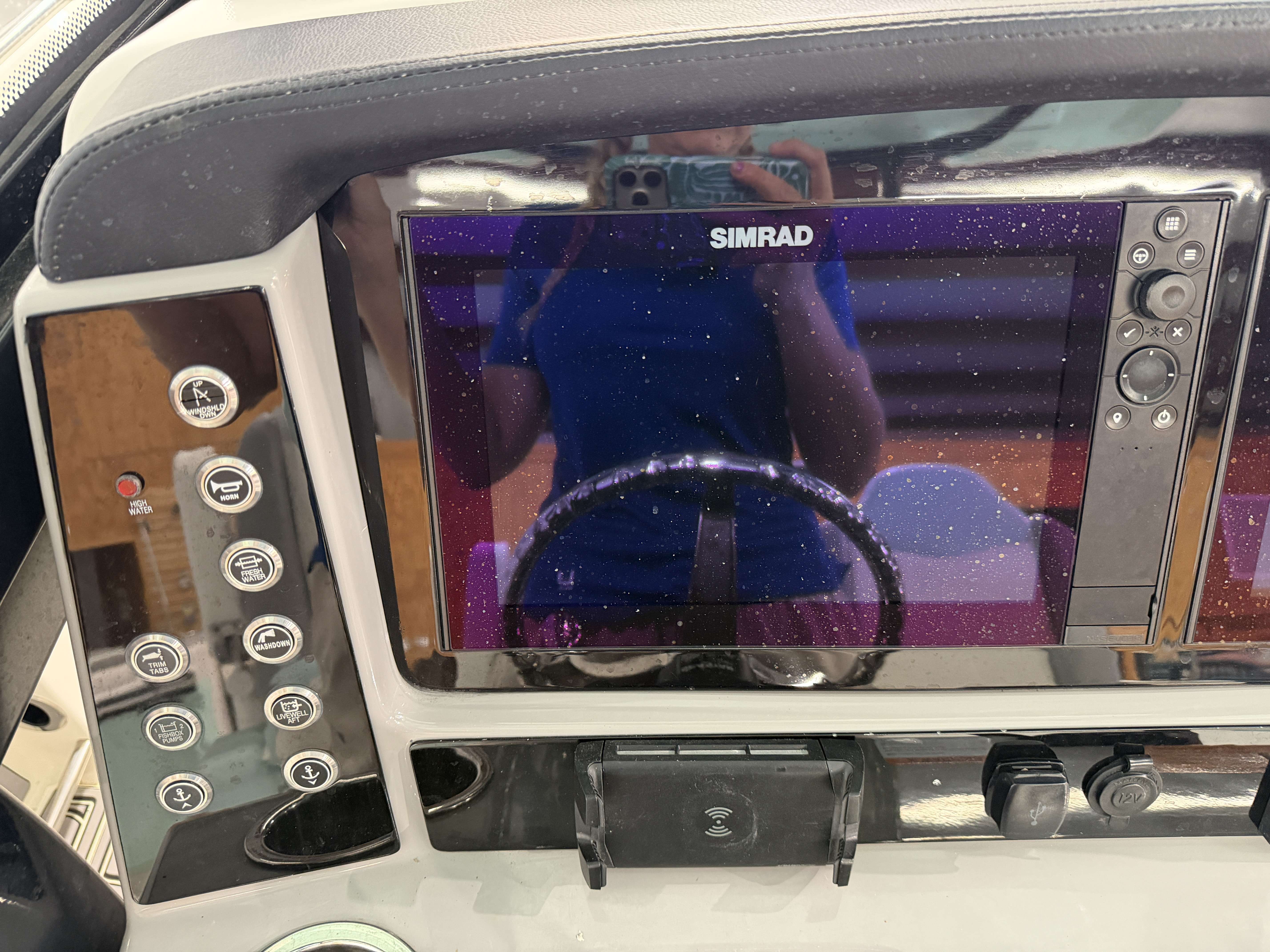 2023 Robalo R250 Center Console - 24