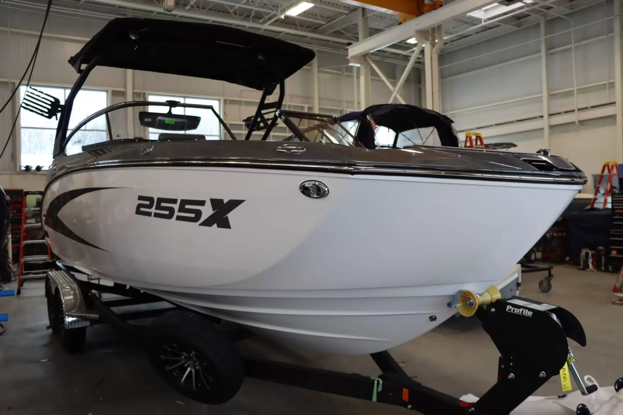 2025 Yamaha Boats 255XE - 4