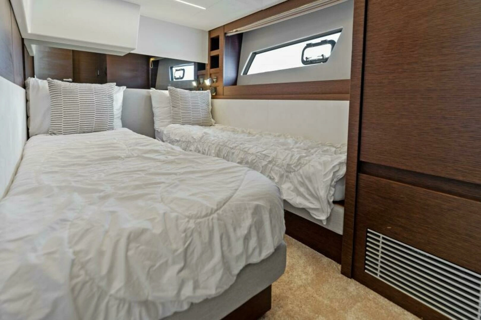 2020 Prestige 520 Flybridge - Image 41