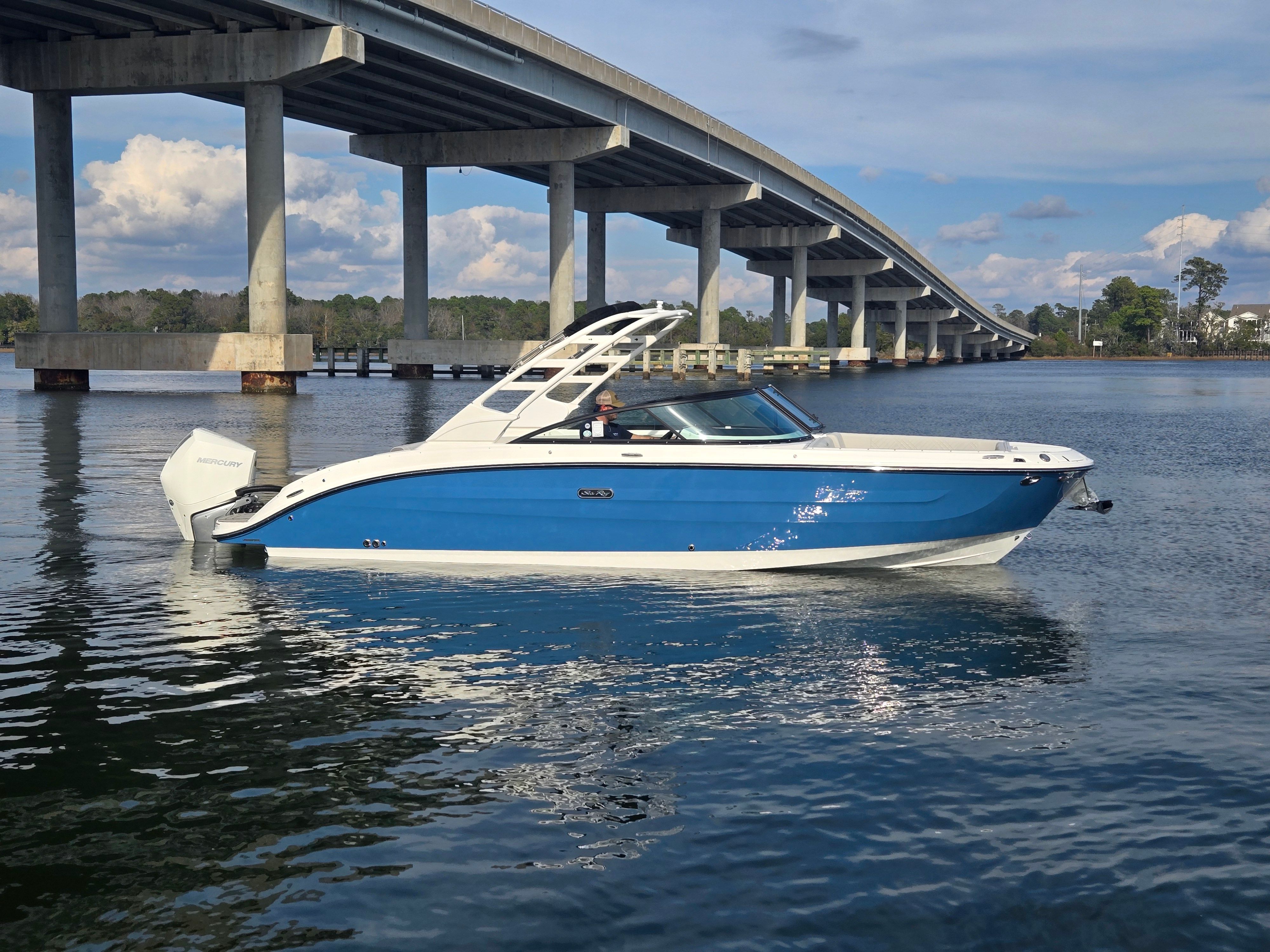 2026 Sea Ray SDX 270 Outboard
