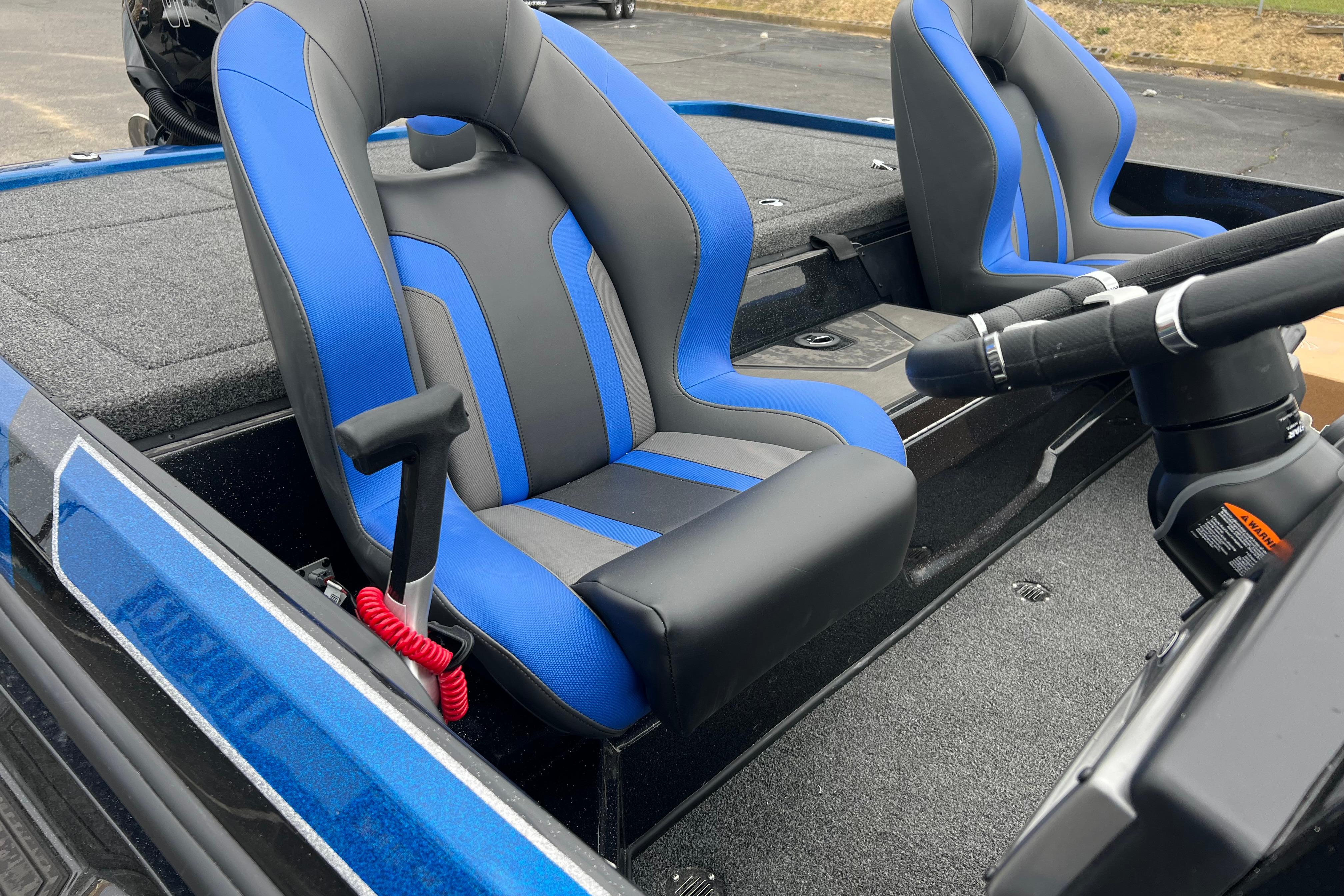 2026 Nitro Z20 XL Pro boat interior with blue and gray seats, steering wheel, and controls.