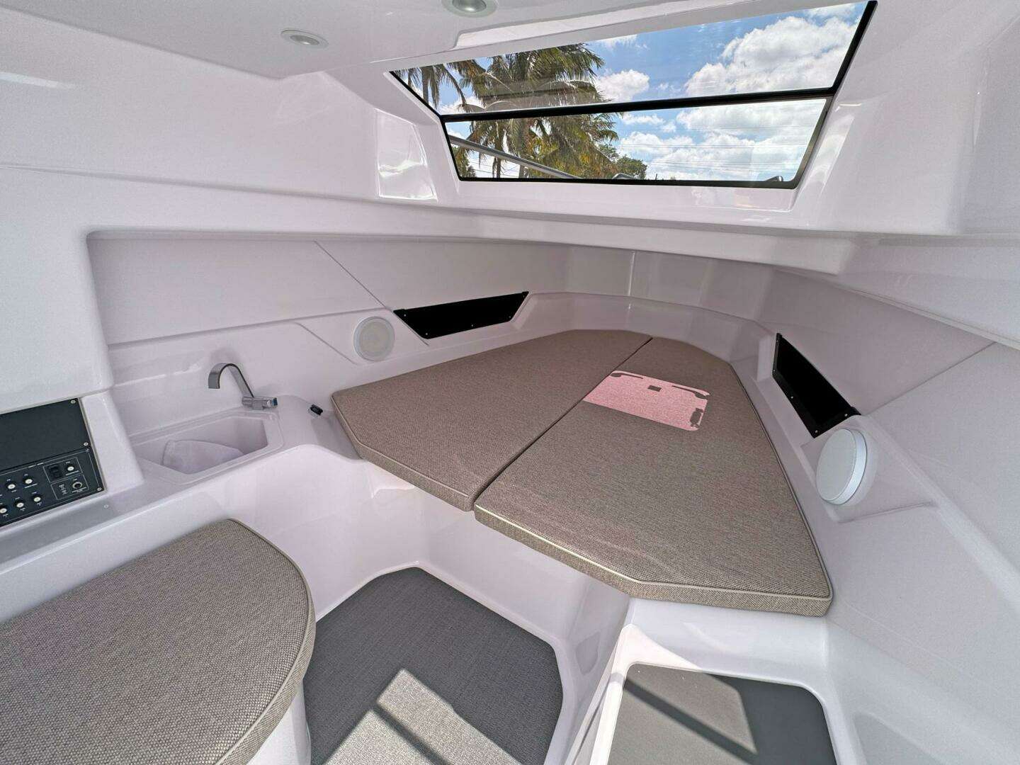 2024 Axopar 25 Cross Top - Image 10
