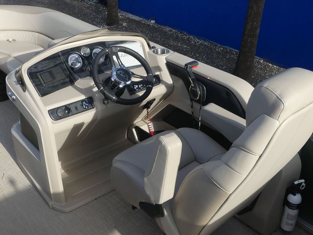 2025 Avalon LSZ Rear Fish 25 FT - 15