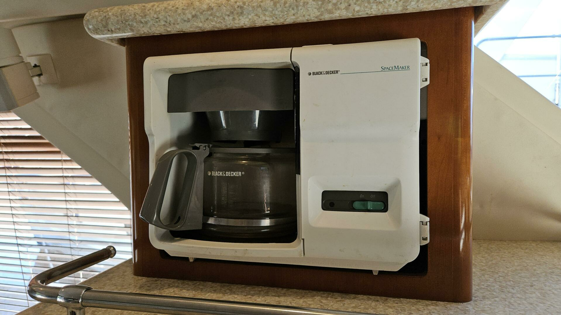 2000 Carver 450 Voyager - Image 35