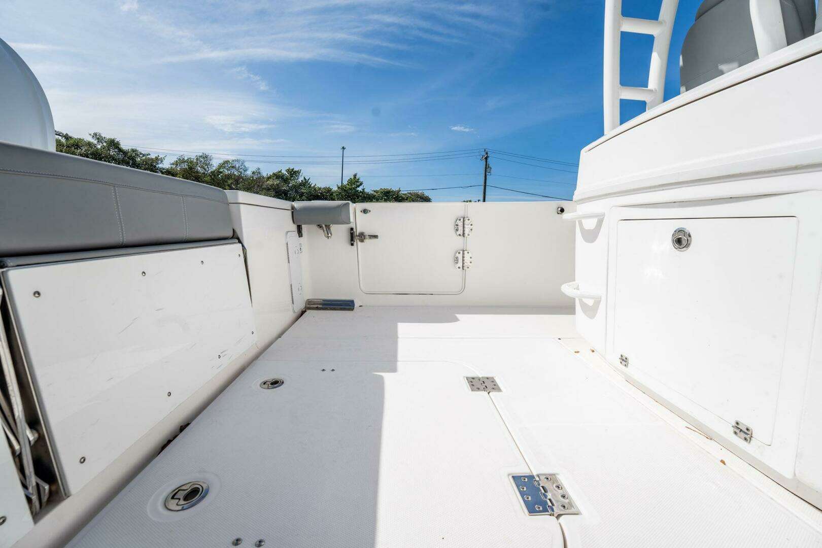 2021 Everglades 335 Center Console - Image 42