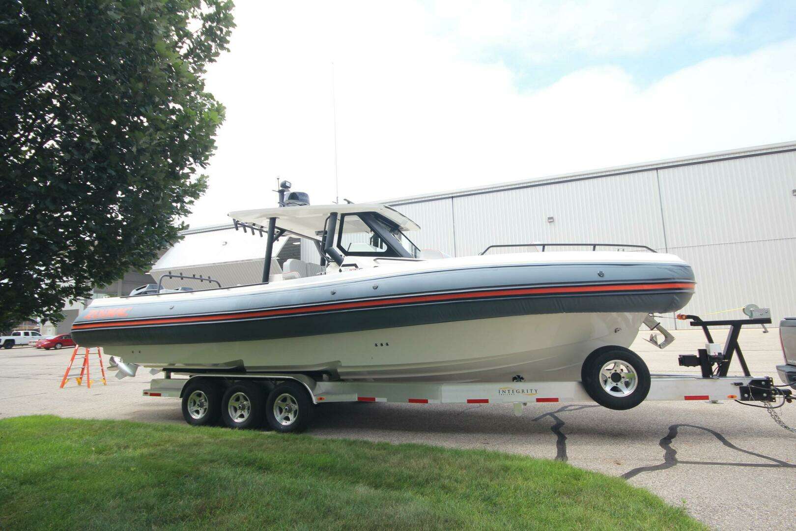 2025 Zodiac X10CC Twin Mercury 400's w/ Joystick - Image 4