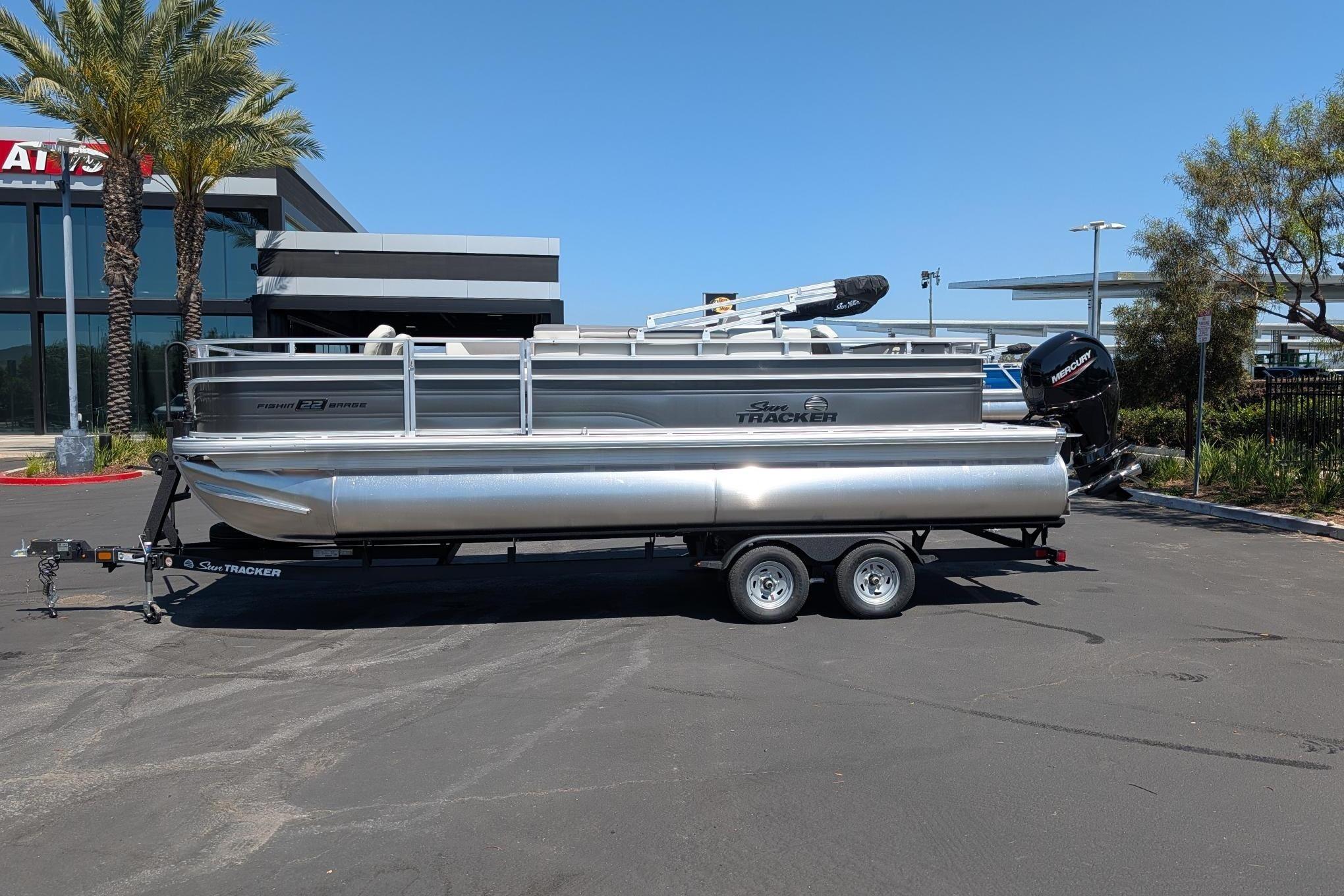 2026 Sun Tracker Fishin' Barge 22 DLX
