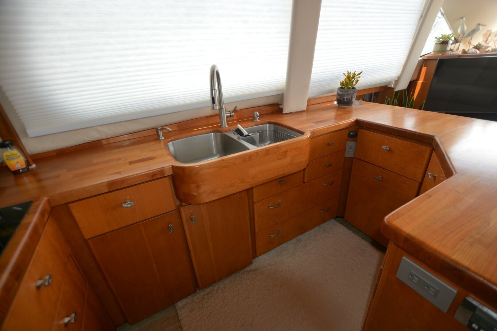 2000 Carver 504 Cockpit Motoryacht - Image 14