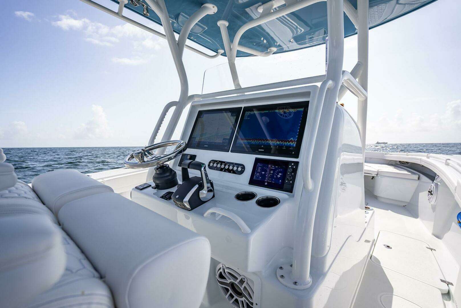 2025 Yellowfin 34 Offshore - Image 8