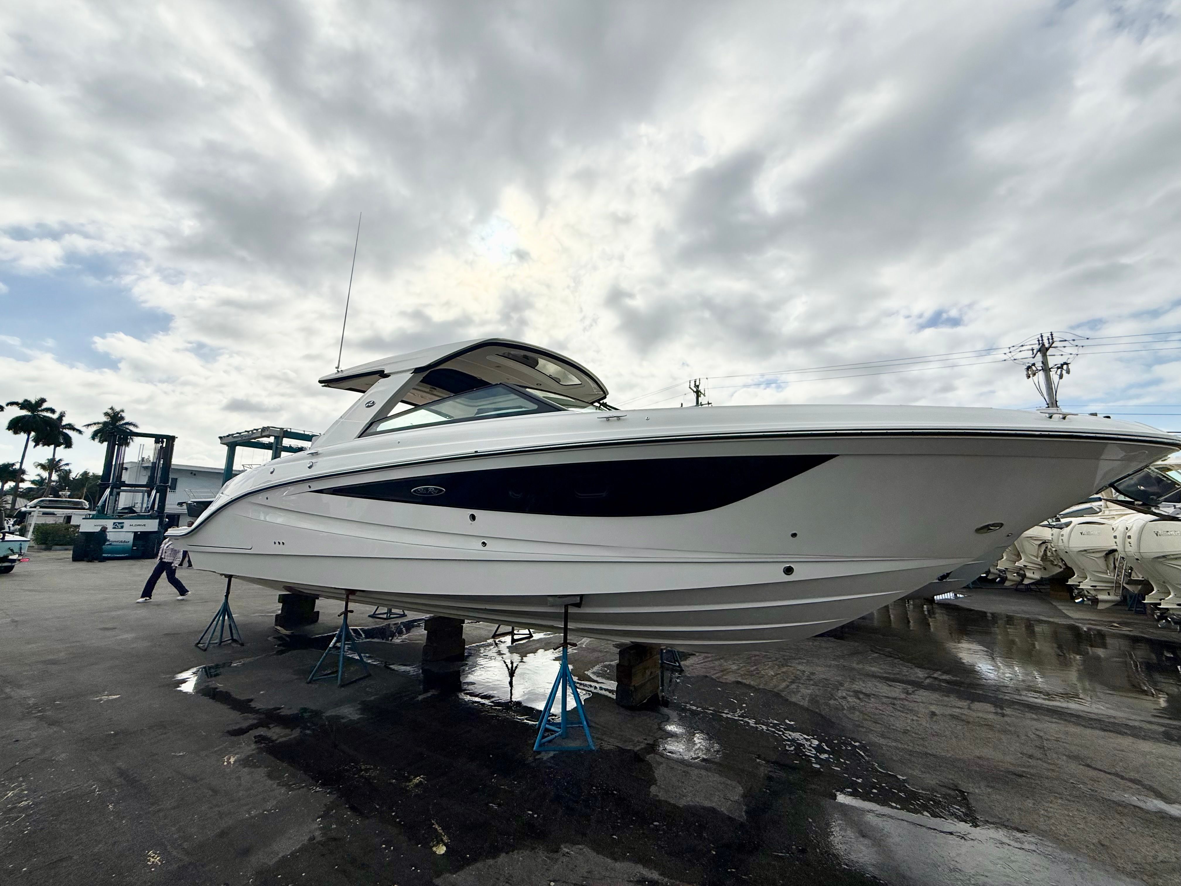 2026 Sea Ray SLX 400 Outboard