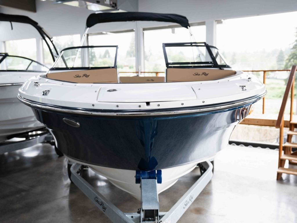 2026 Sea Ray SPX 210 Outboard - 2