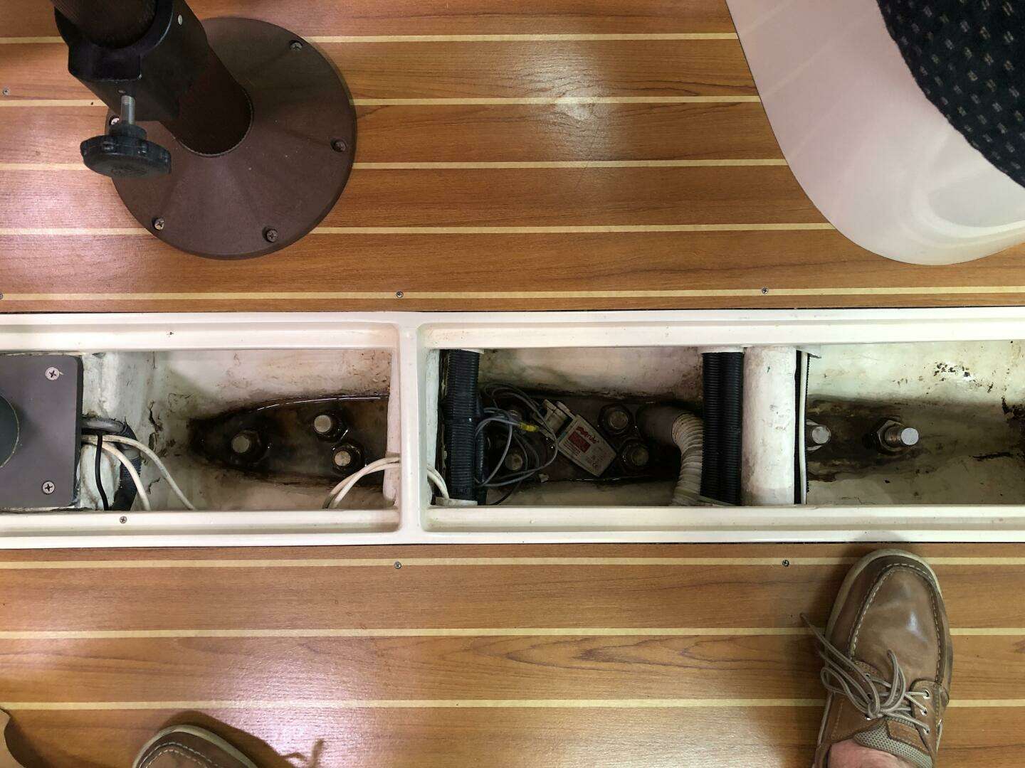 2005 Catalina 320 - Image 36