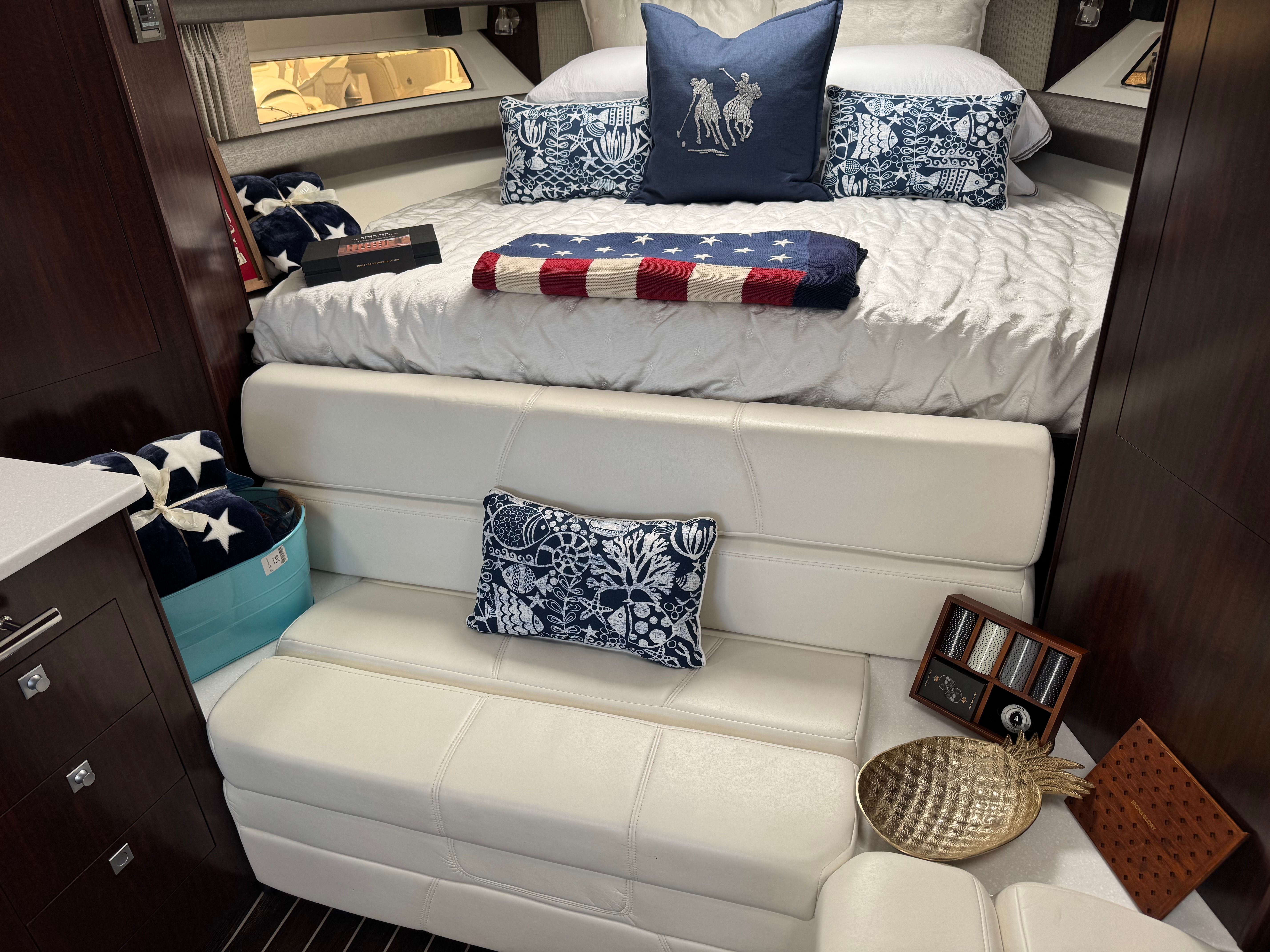 2018 Monterey 335 Sport Yacht - 36